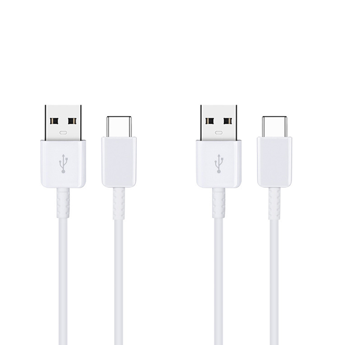 Vier weiße USB-Kabel sind angeordnet. Jedes Kabel hat einen USB-A- und einen USB-C-Anschluss. Alle Kabel auf weißem Hintergrund.