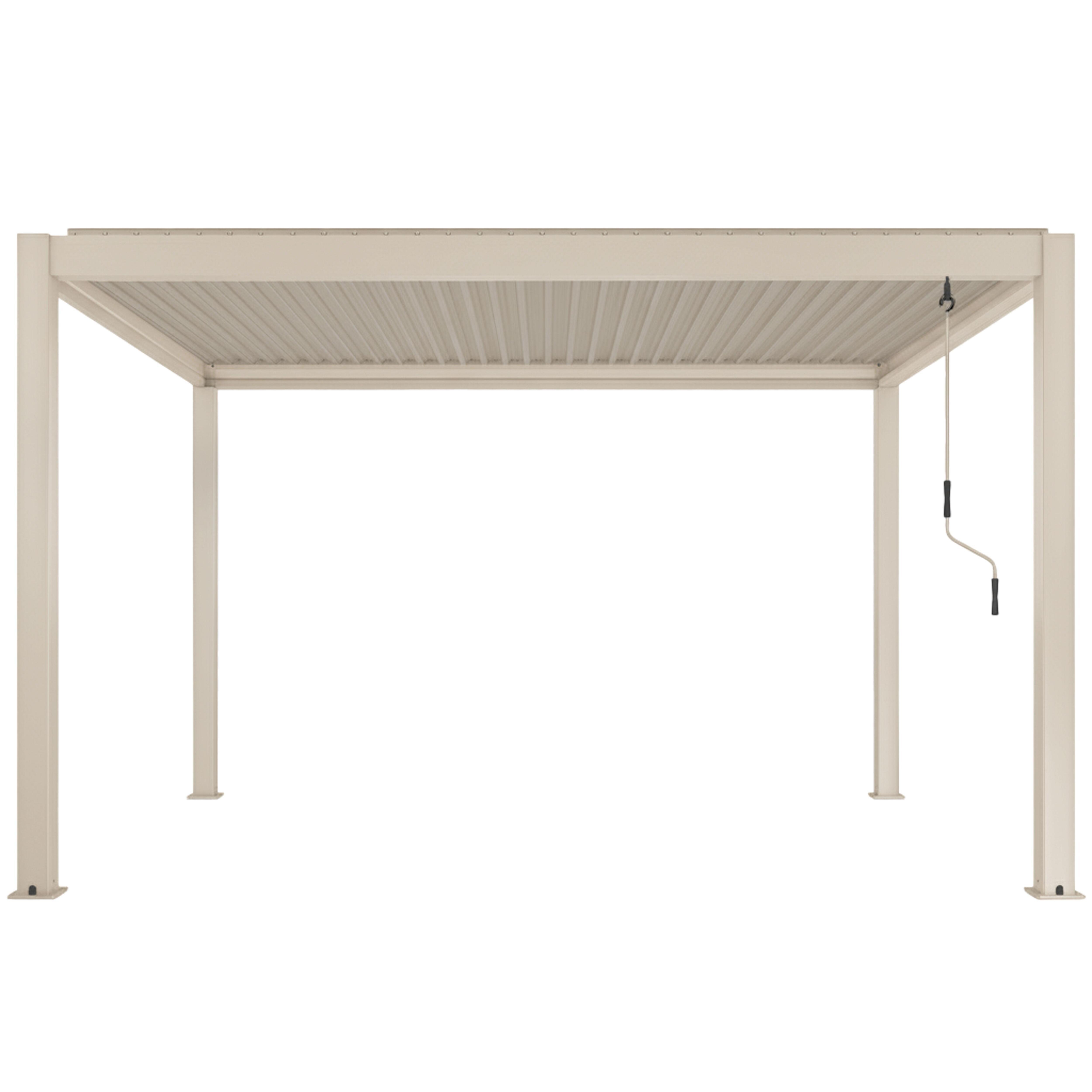 Eine beige Metallpergola mit geripptem Dach und vier Stützpfeilern vor weißem Hintergrund.