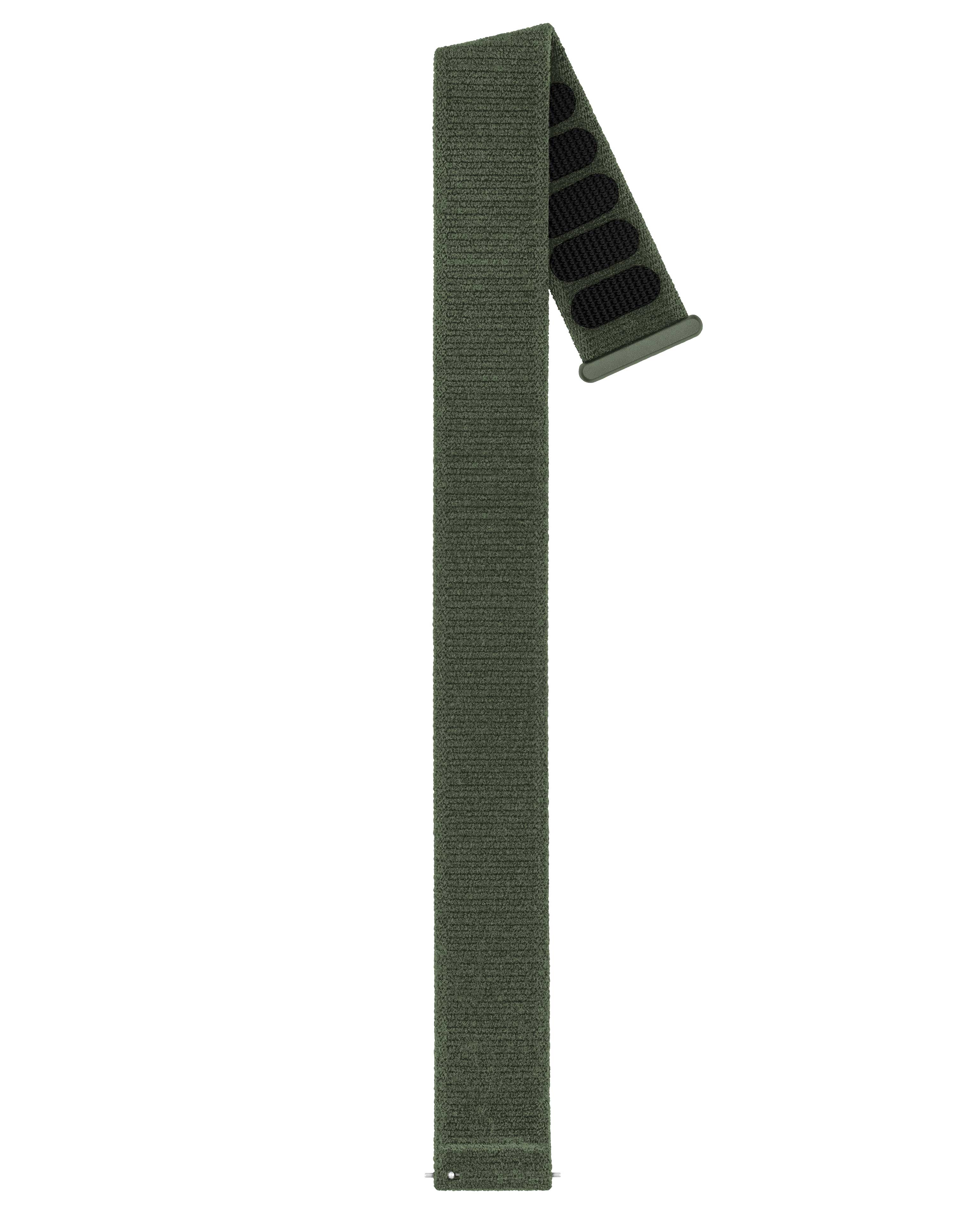 Ein grünes Uhrenarmband liegt vertikal. Das obere Segment hat schwarze Polster, das untere einen Metallverschluss. Weißer Hintergrund.