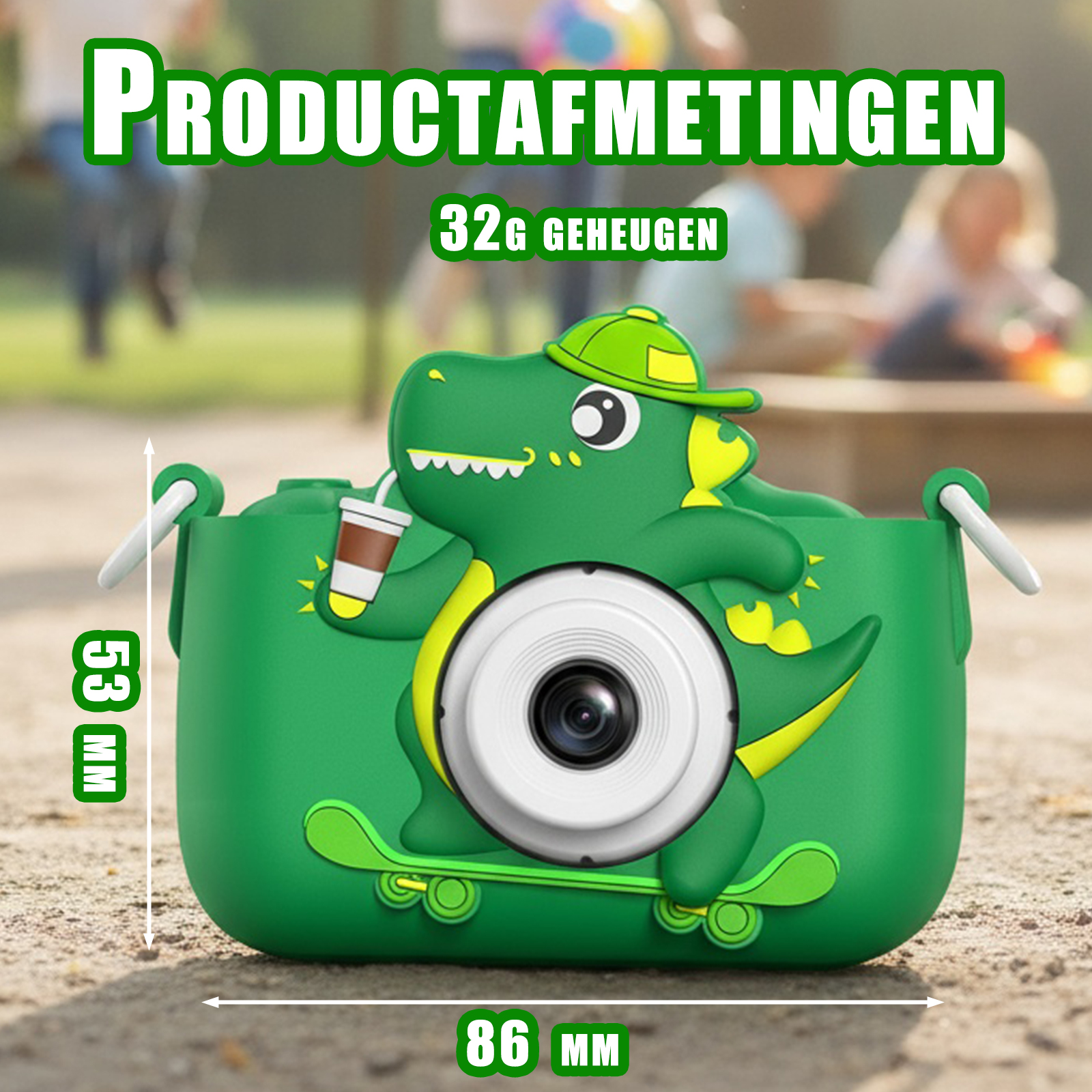 Grüne Dinosaurierkamera mit 86 mm Breite, 53 mm Höhe. Die Kamera hat ein Objektiv und einen kleinen Becher. Der Hintergrund zeigt verschwommene Menschen.