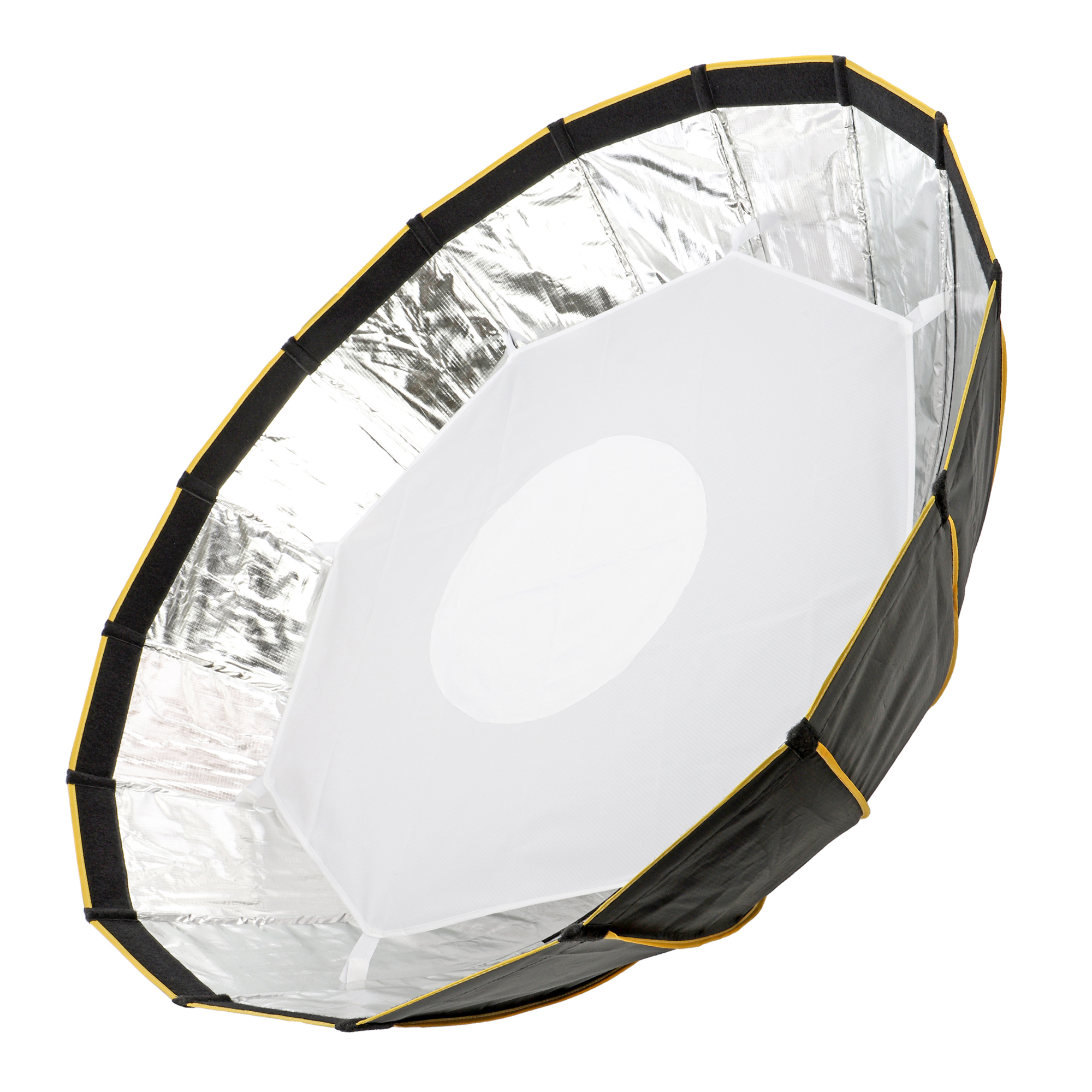 Offene achteckige Softbox für Fotografie, schwarze und gelbe Verkleidung, silberner Innenraum, weißer Diffusor, isoliert.