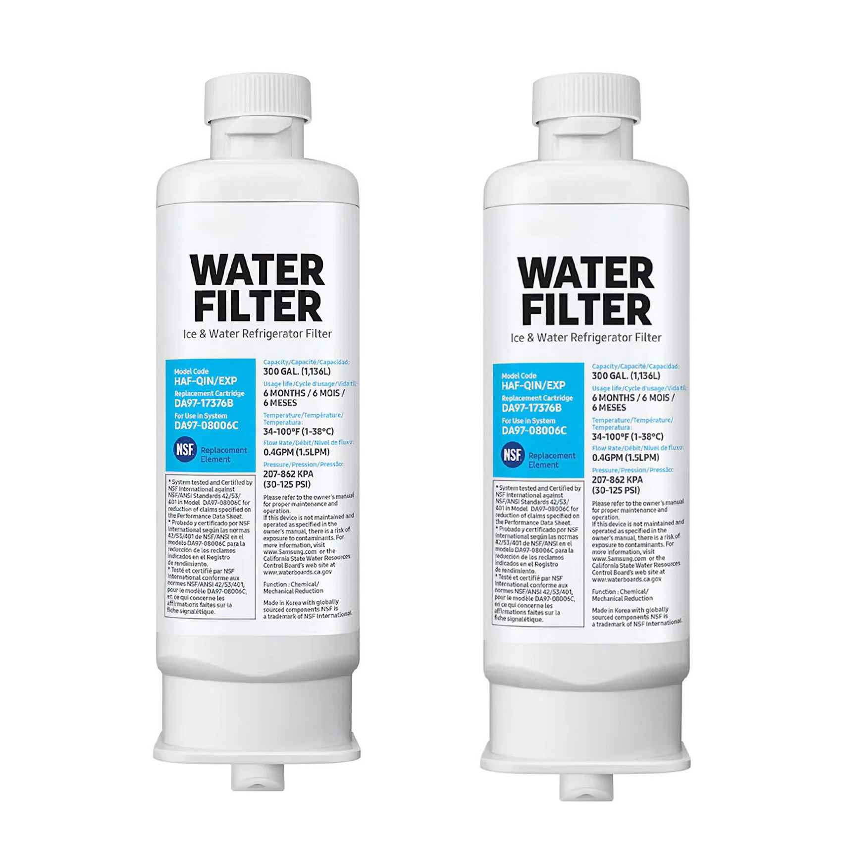 Zwei identische weiße Wasserfilterflaschen mit schwarzem Text. Jede hat einen weißen Deckel und Produktdetails.