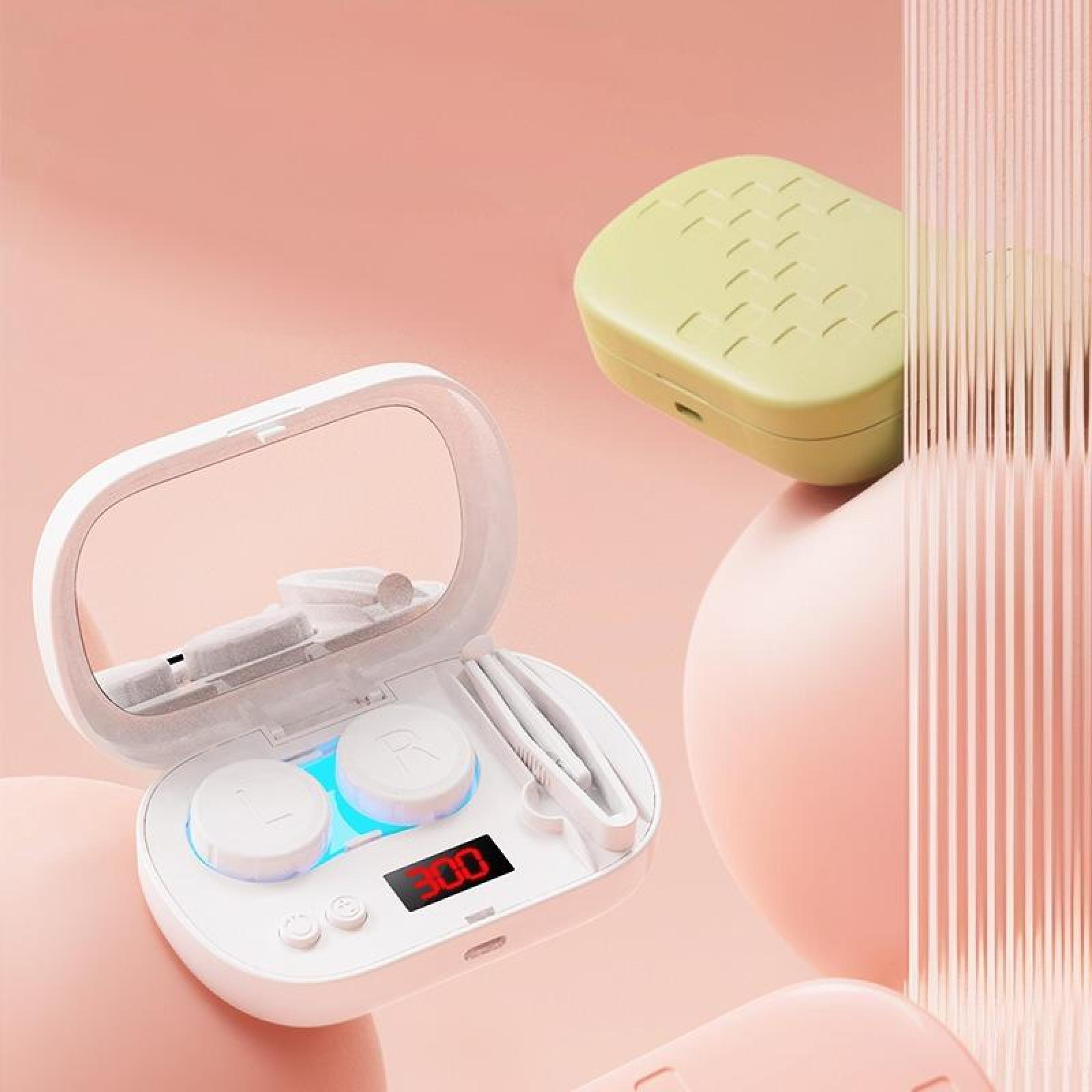 Offene weiße Kontaktlinsenbox mit Spiegel, zwei blau beleuchtete Fächer, eine weitere gelbe Box, rosa Hintergrund.
