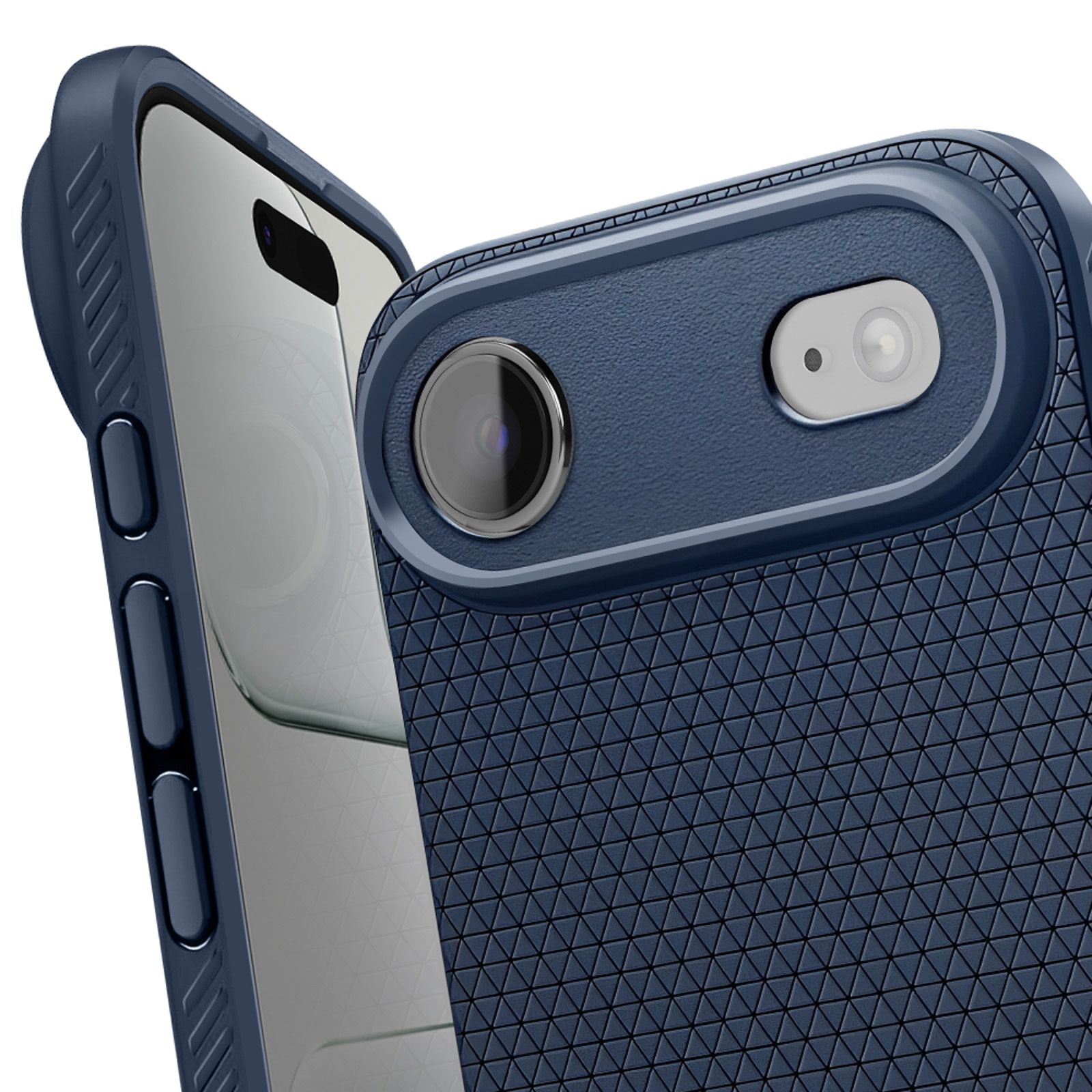 Primo piano di una custodia blu per telefono con ritagli per lenti della fotocamera. La custodia ha una superficie strutturata con motivi triangolari.
