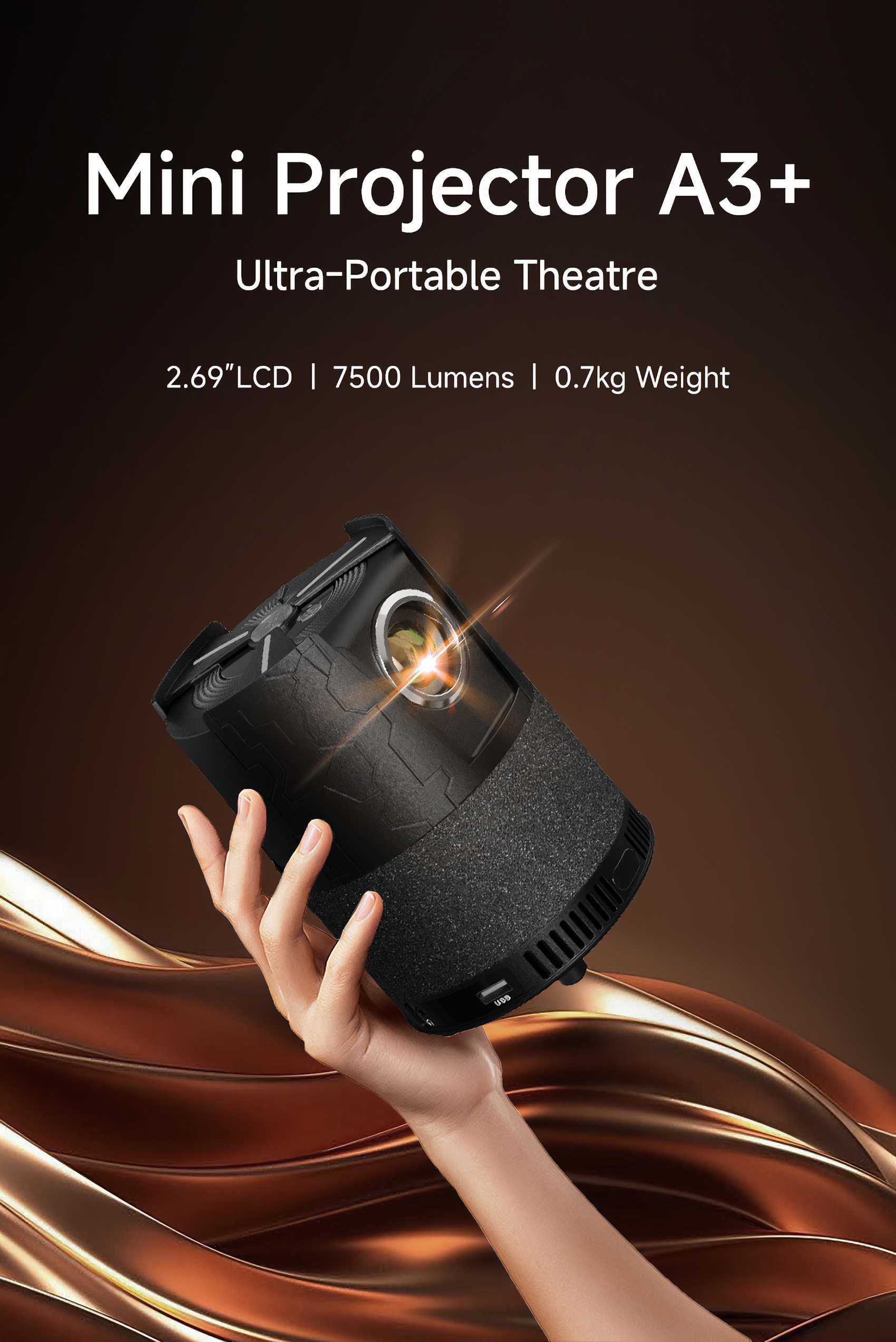 Eine Hand, die einen schwarzen Mini-Projektor hält. Oben steht Mini Projector A3+.