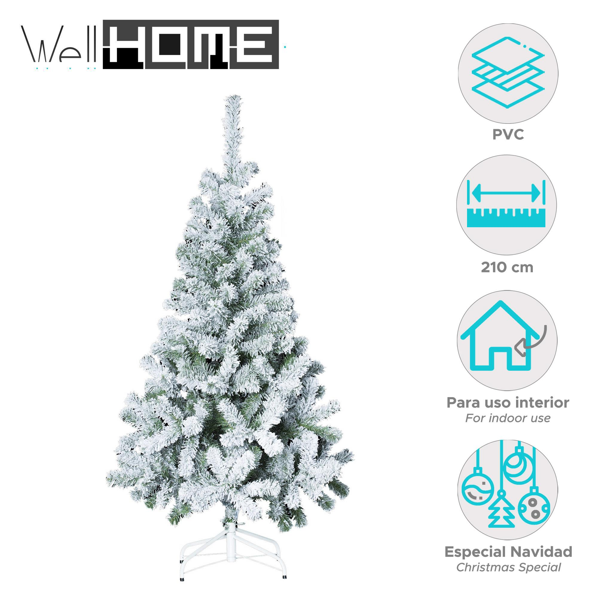 Un árbol de Navidad nevado con soporte blanco. El texto indica material de PVC, 210 cm, para uso en interiores y una oferta navideña.