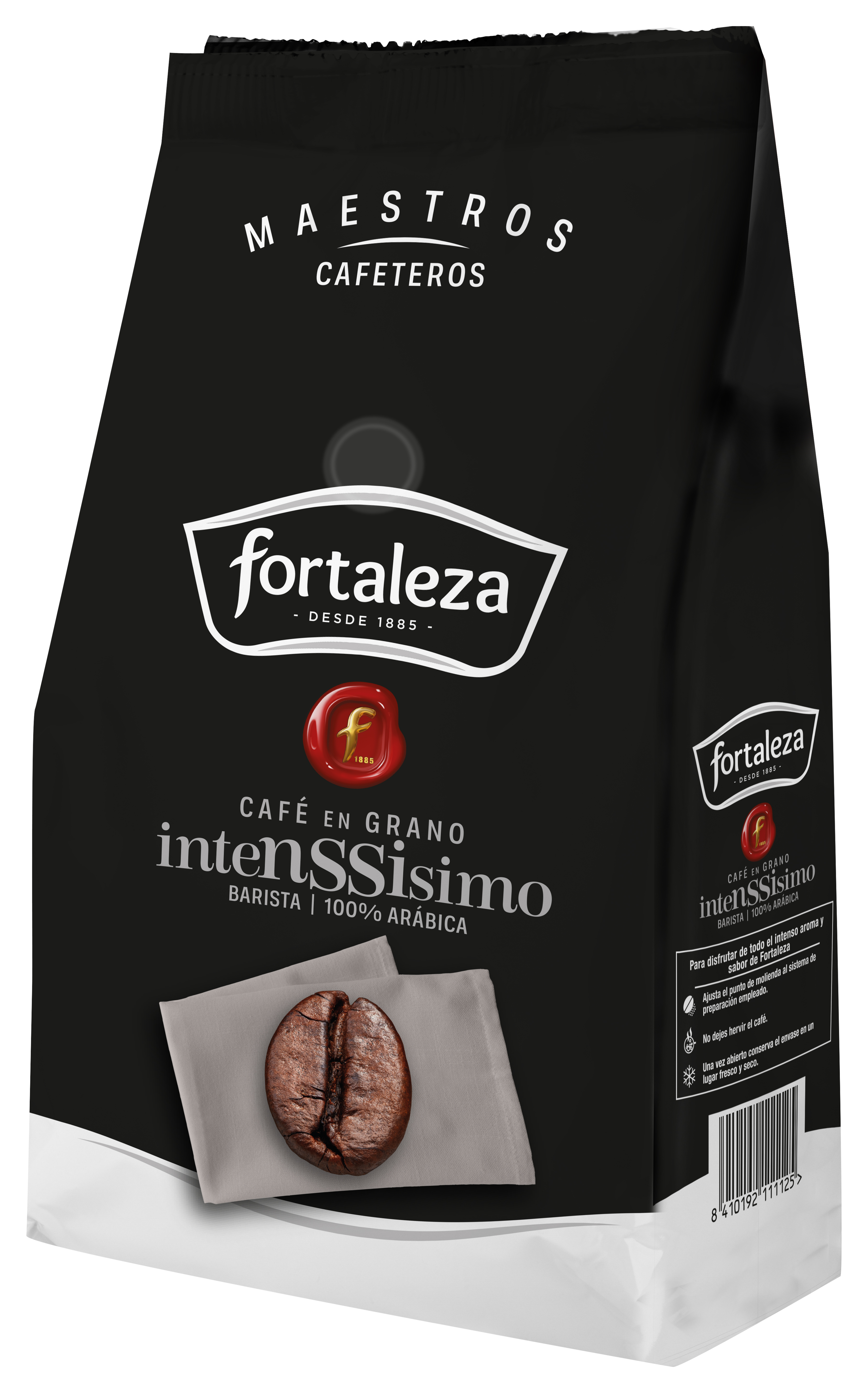Bolsa de café negra con texto 'MAESTROS CAFETEROS', 'Fortaleza' y un grano de café sobre tela.
