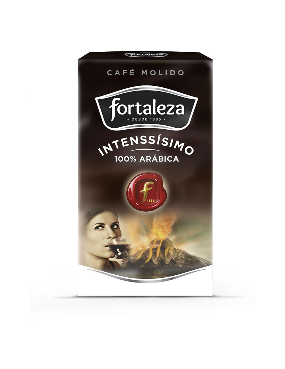 Paquete de café con mujer bebiendo café, volcán y logo. Texto: Fortaleza, Intessissimo, 100% Arabica. Marrón oscuro y blanco.