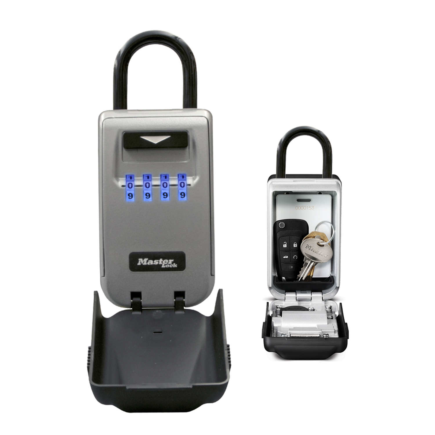 Due cassette di sicurezza Master Lock. Quella più grande ha una serratura a combinazione. Quella più piccola è aperta, mostrando chiavi e un telecomando.