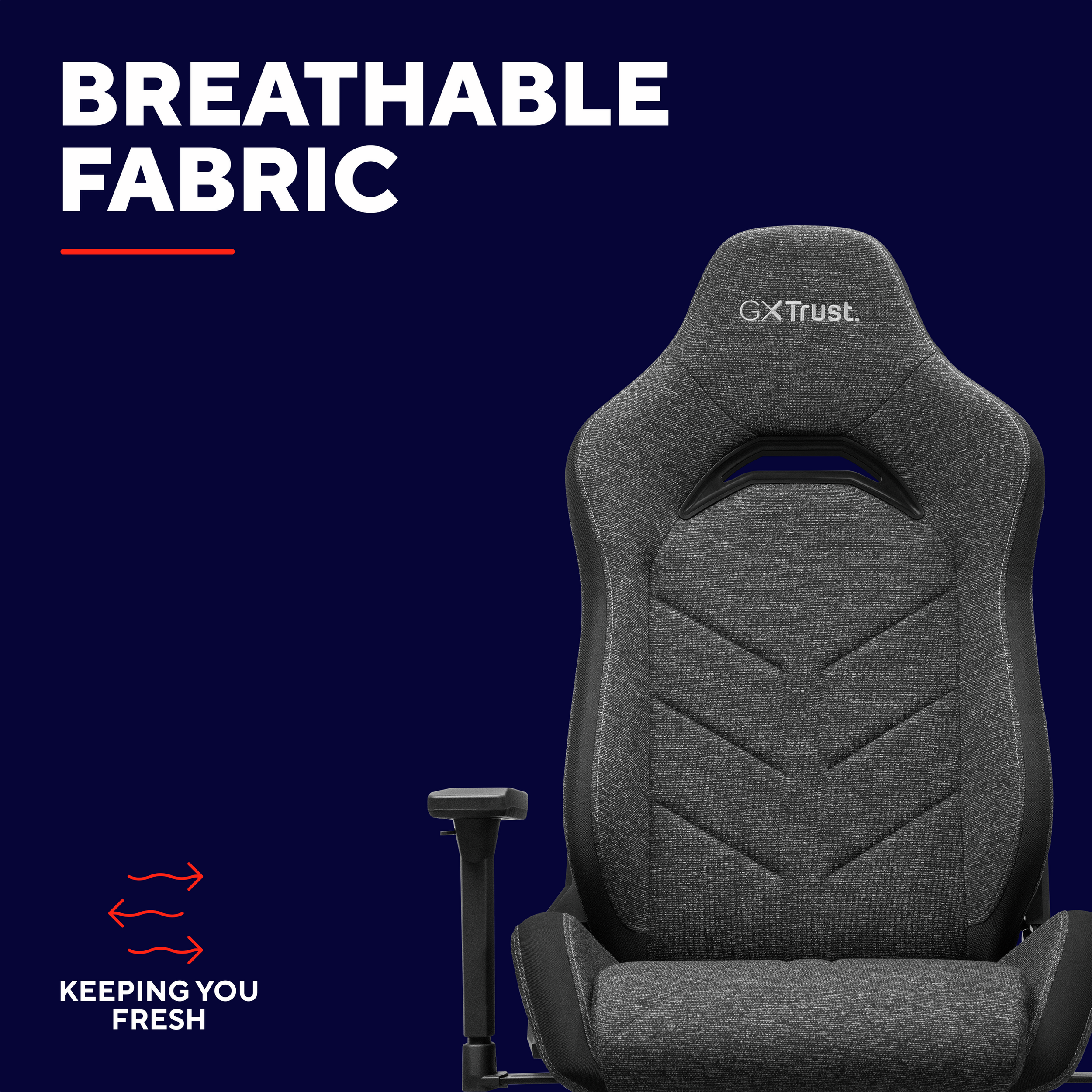 Ein grauer Gaming-Stuhl mit atmungsaktivem Stoff wird vor einem dunkelblauen Hintergrund gezeigt. Der Text lautet 'Breathable Fabric'.