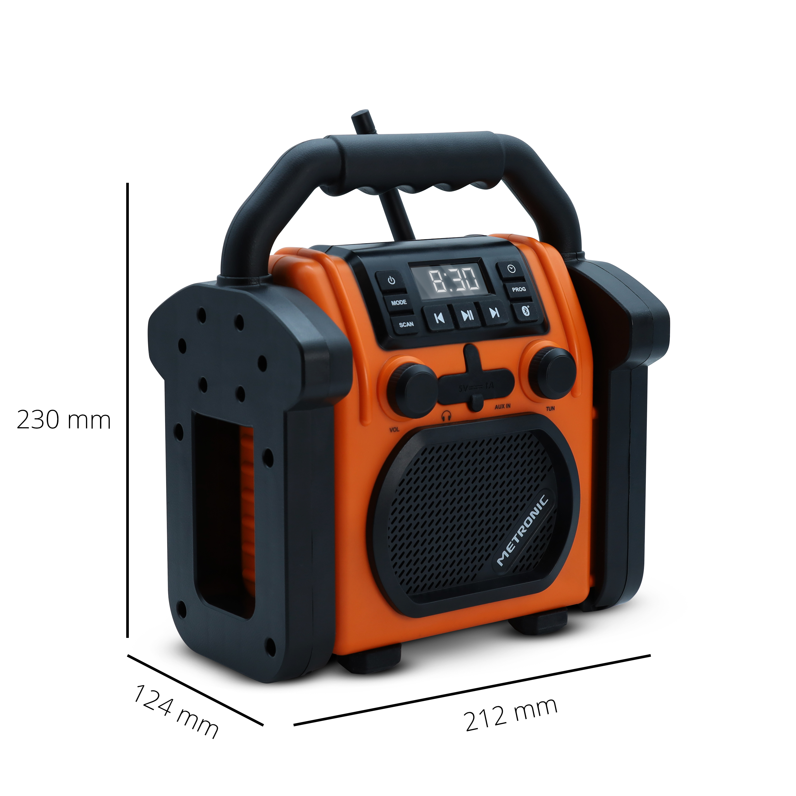 Una radio portátil naranja y negra. Se muestran las dimensiones. Tiene una pantalla digital que muestra 8:30.