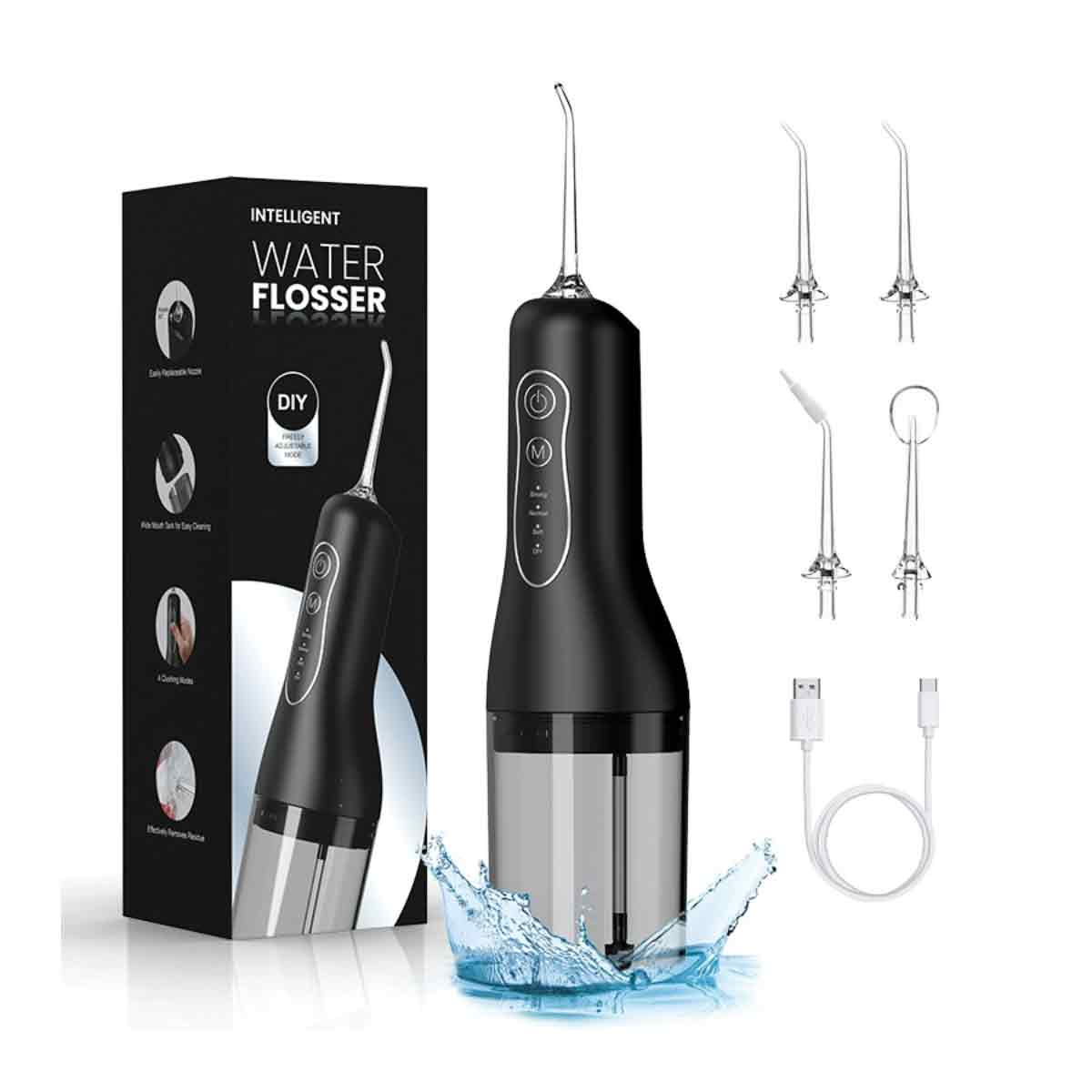 Ein schwarzer Wasserflosser mit einer Box, mehreren Düsen und einem USB-Kabel. Wasser spritzt um den Flosser herum.