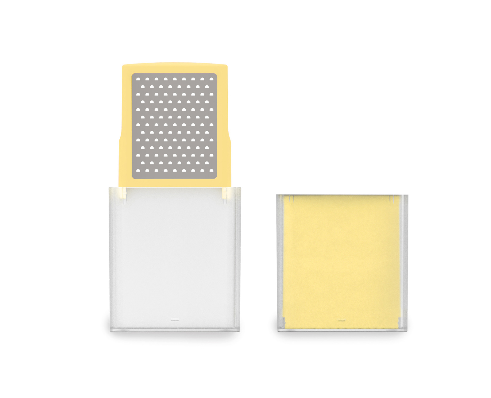 Una grattugia gialla si trova sopra due contenitori trasparenti, uno vuoto e uno con un inserto giallo.