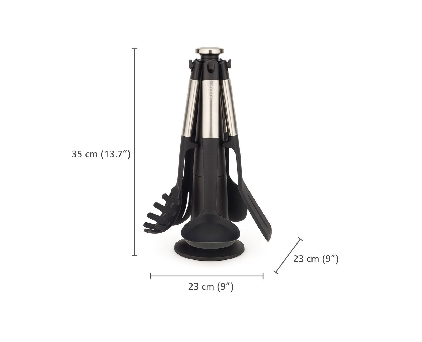 Un juego de utensilios de cocina en un soporte. El soporte es negro y plateado, y los utensilios son negros. Se muestran las dimensiones.