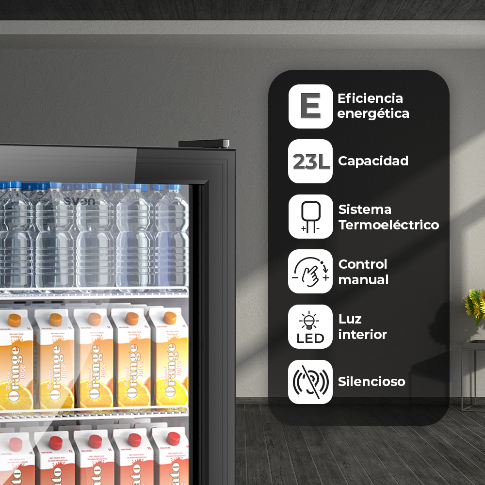 Una nevera comercial llena de cartones de jugo de naranja y botellas de agua. Tiene una etiqueta de eficiencia energética y otras características.