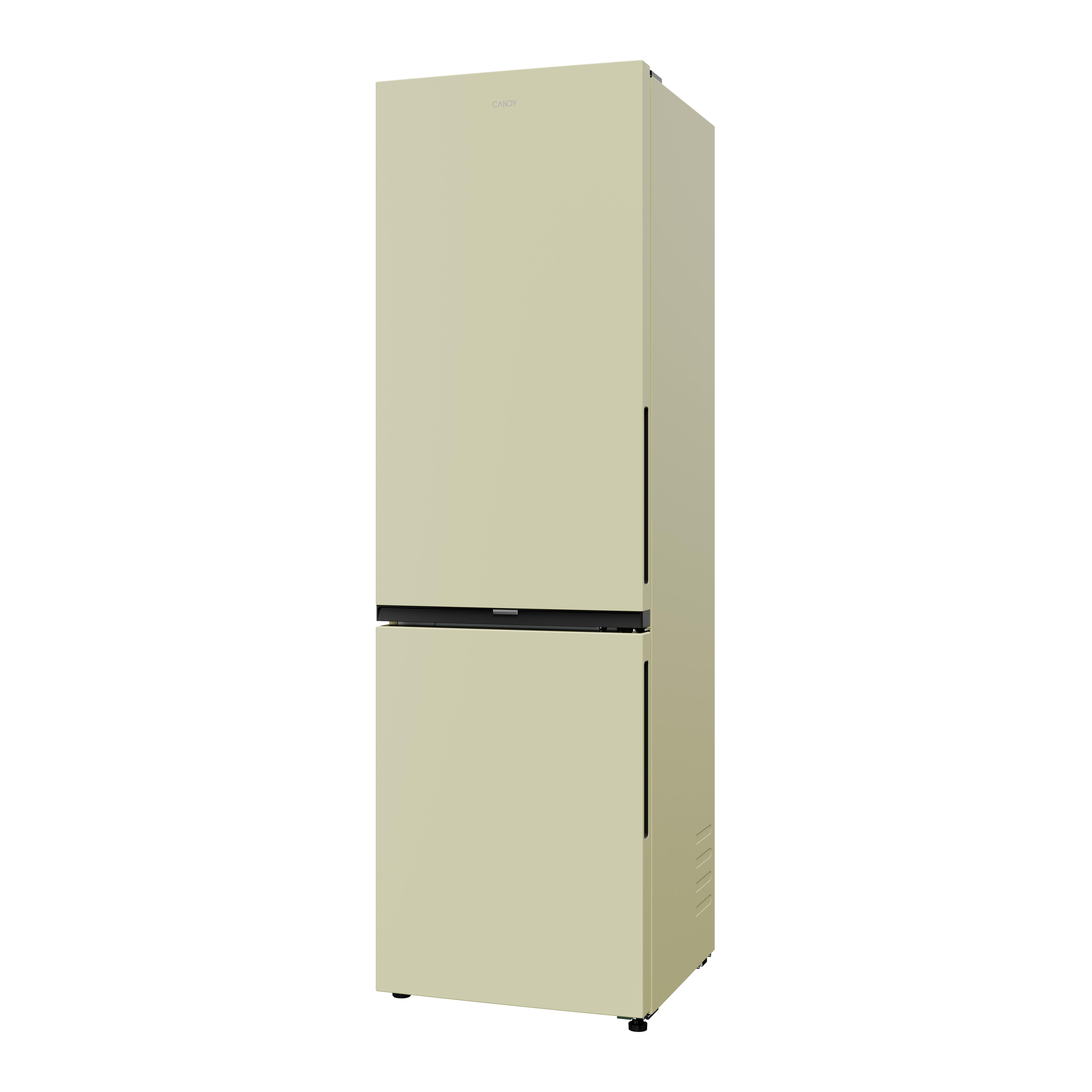 Un frigorifero CANDY beige. Ha due porte e una maniglia nera. Lo sfondo è bianco.