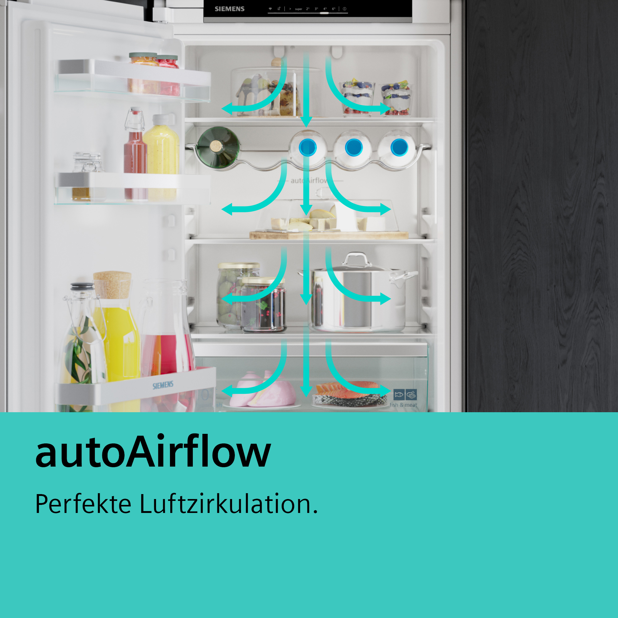A refrigerator with open doors. Inside are food items and air circulation arrows. Text: autoAirflow, Perfekte Luftzirkulation.