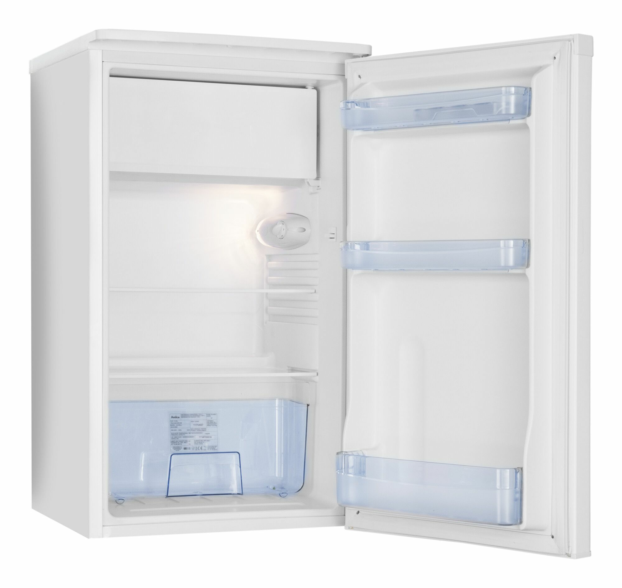 Weißer Kühlschrank mit geöffneter Tür. Innenraum mit Regalen und Licht sichtbar. Blaue Behälter sind ebenfalls sichtbar.