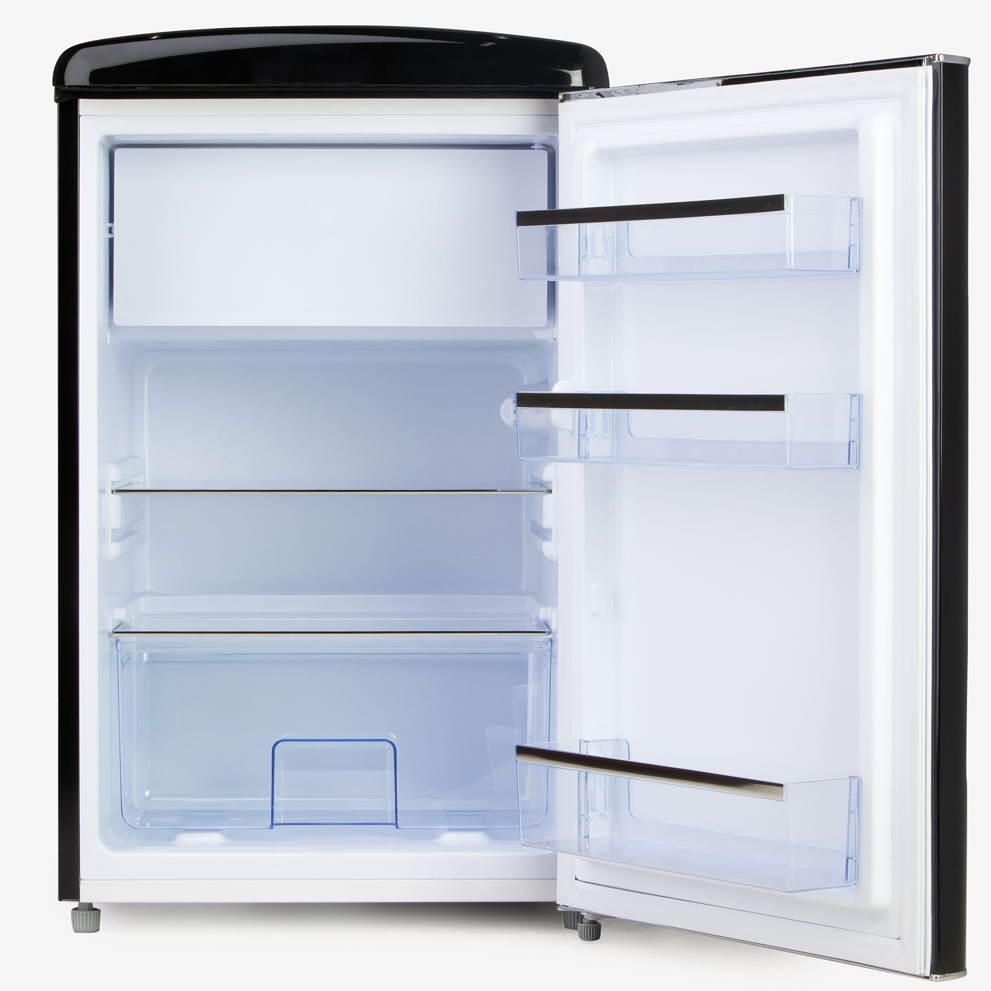 Réfrigérateur noir ouvert avec intérieur blanc. Étagères, compartiments de porte transparents visibles. La porte est ouverte.