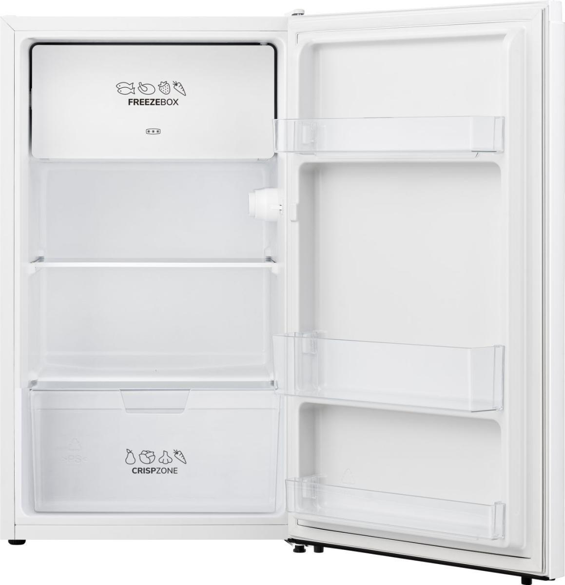 Frigorifero bianco aperto. Scomparto congelatore in alto, ripiani e cassetto per verdure. Porta aperta che mostra i ripiani. Il frigorifero è vuoto.