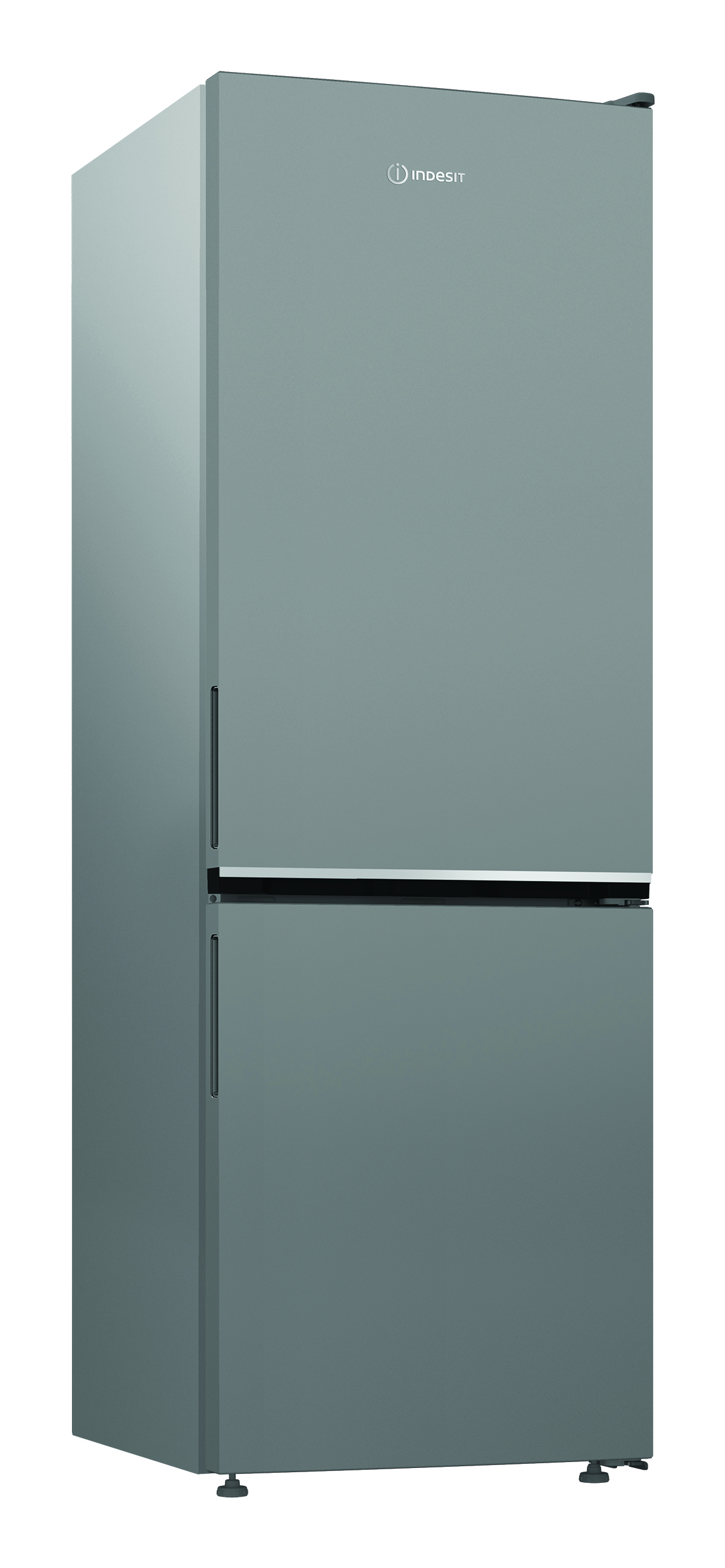 Un frigorifero Indesit grigio con due porte e maniglie verticali. Il logo è visibile sulla porta superiore. Sfondo bianco.