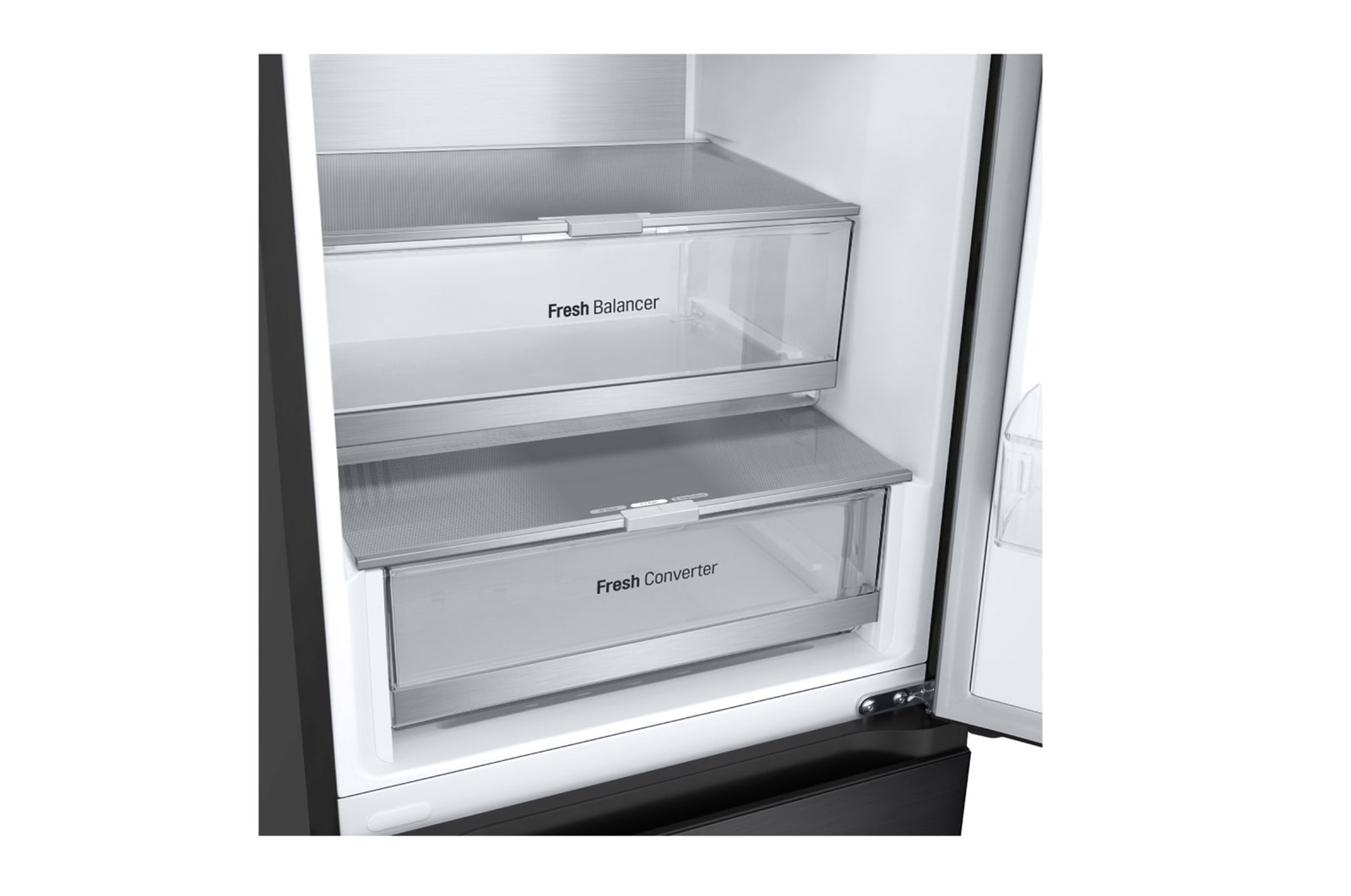 Una porta del frigorifero aperta rivela due cassetti con l'etichetta 'Fresh Balancer' e 'Fresh Converter'. L'interno è metallico e bianco.
