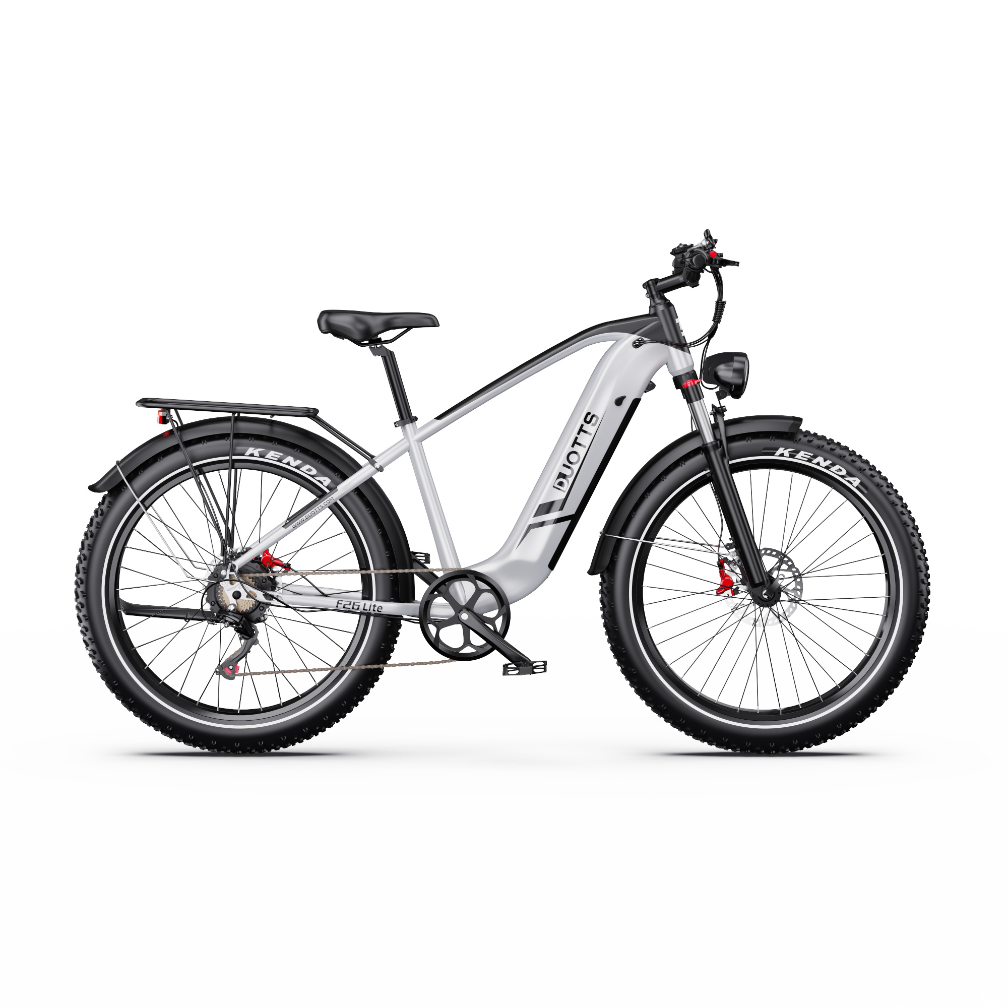 Una bicicletta elettrica, argento e nera, con pneumatici spessi, su sfondo bianco. Ha portapacchi, parafanghi e il marchio 'DUOTTS'.