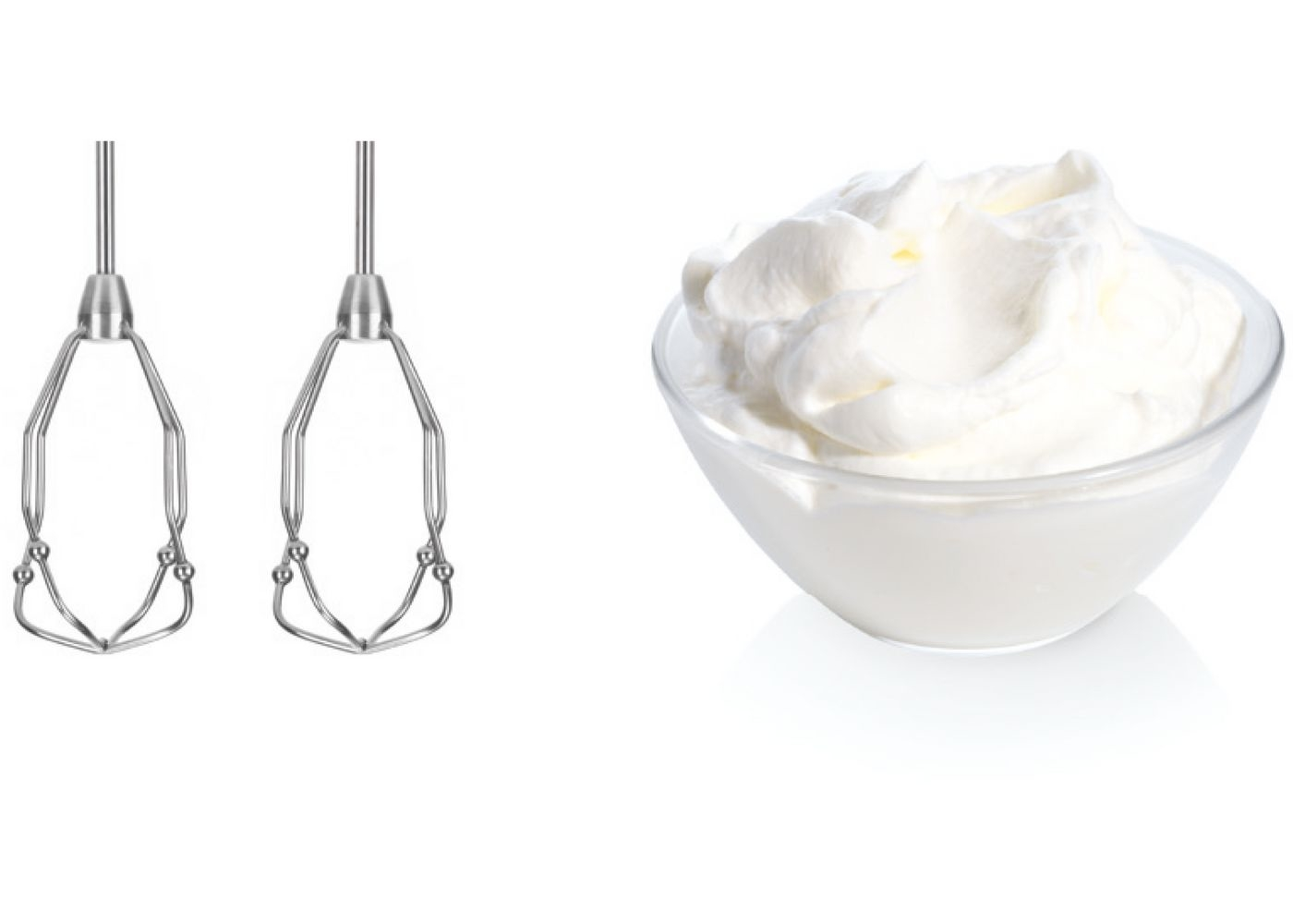 Dwie metalowe trzepaczki po lewej i miska ubitej śmietany po prawej, wszystko na białym tle.