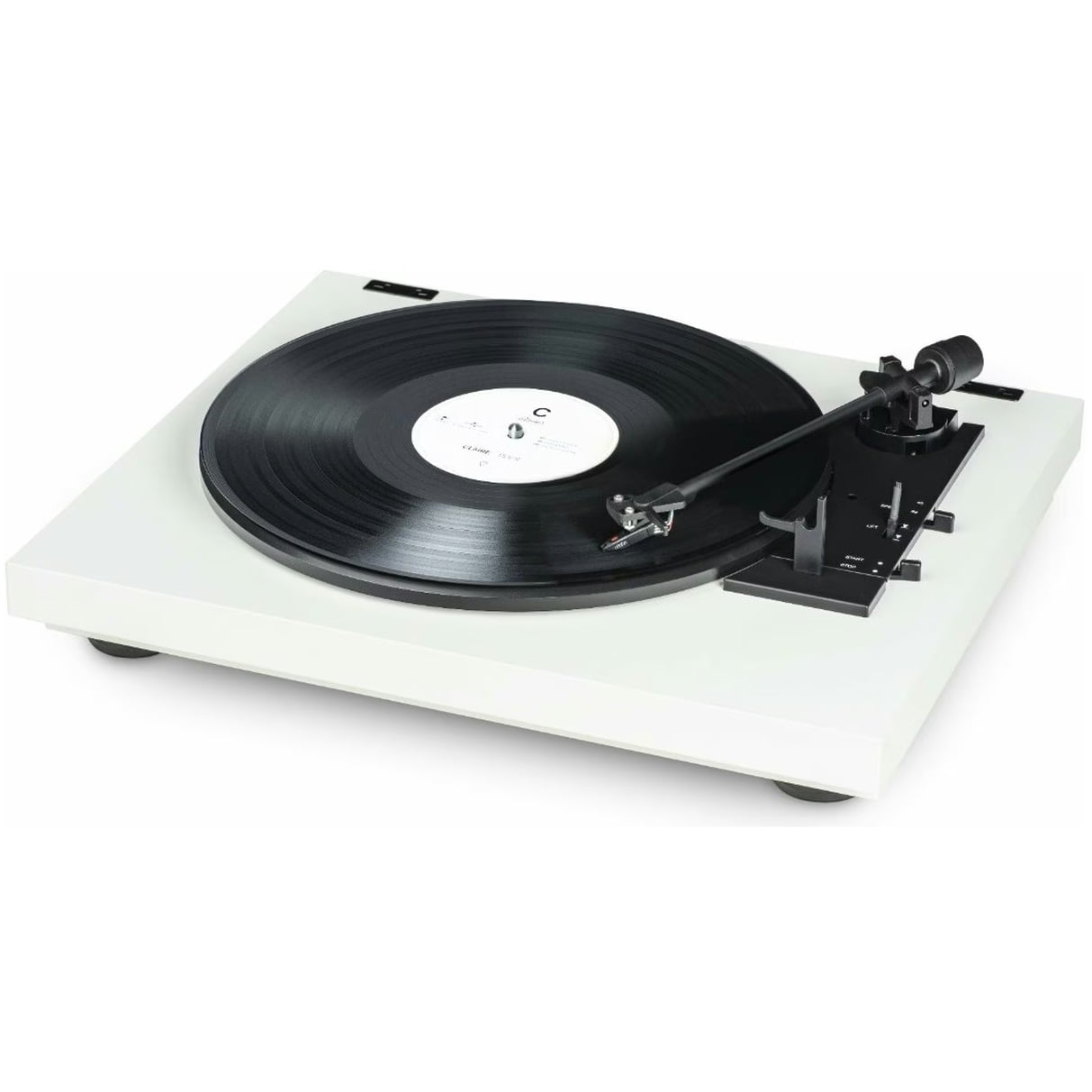 Een witte platenspeler met een zwarte vinylplaat. De toonarm is zwart. De achtergrond is wit.