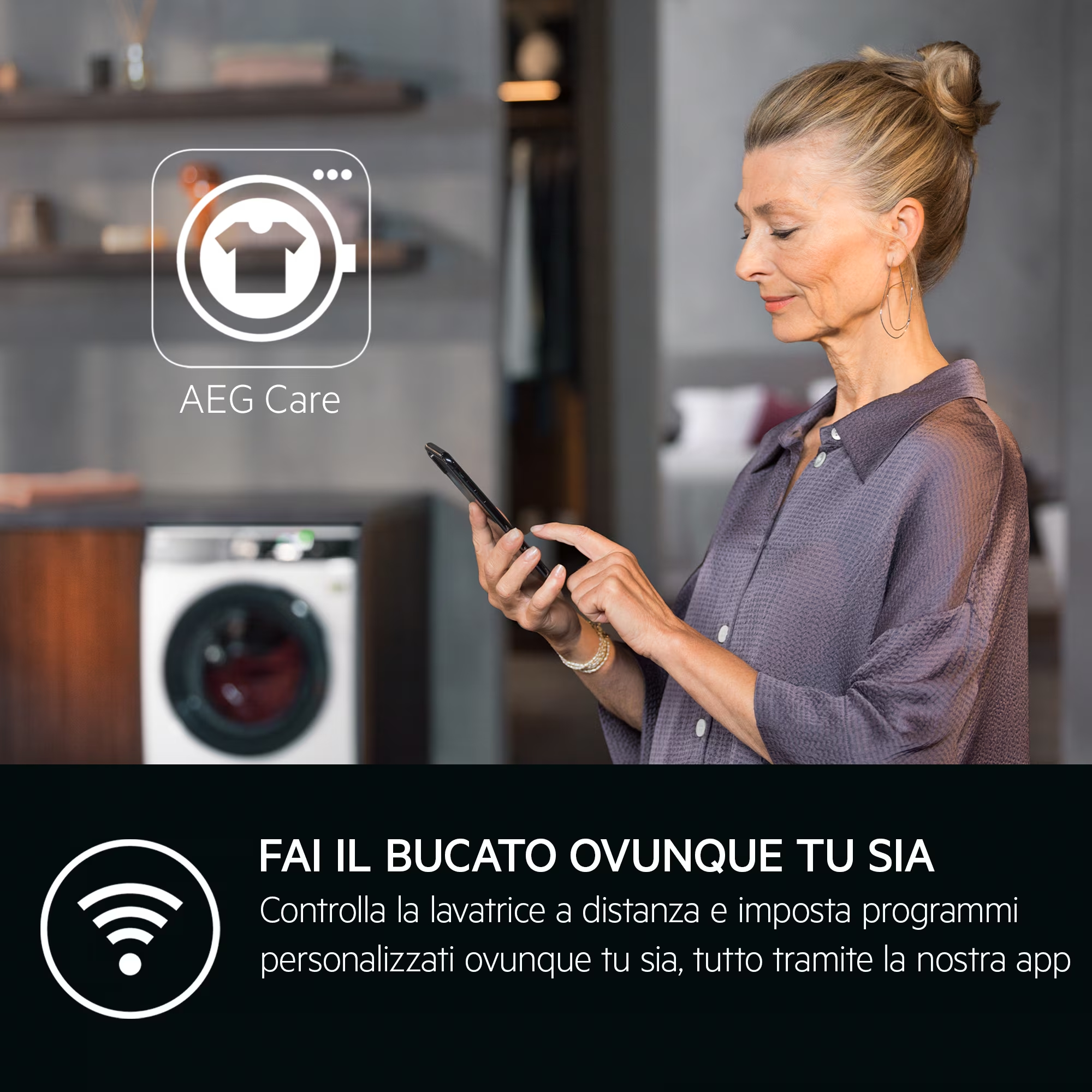 Frau, die ihr Telefon benutzt, um eine Waschmaschine zu steuern. Das Bild zeigt eine Waschmaschine, ein App-Symbol und Text.