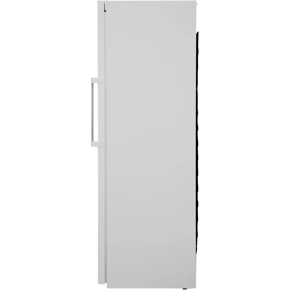 Un refrigerador blanco, visto de lado, con un asa a la izquierda. El lado derecho es negro. El fondo es blanco.