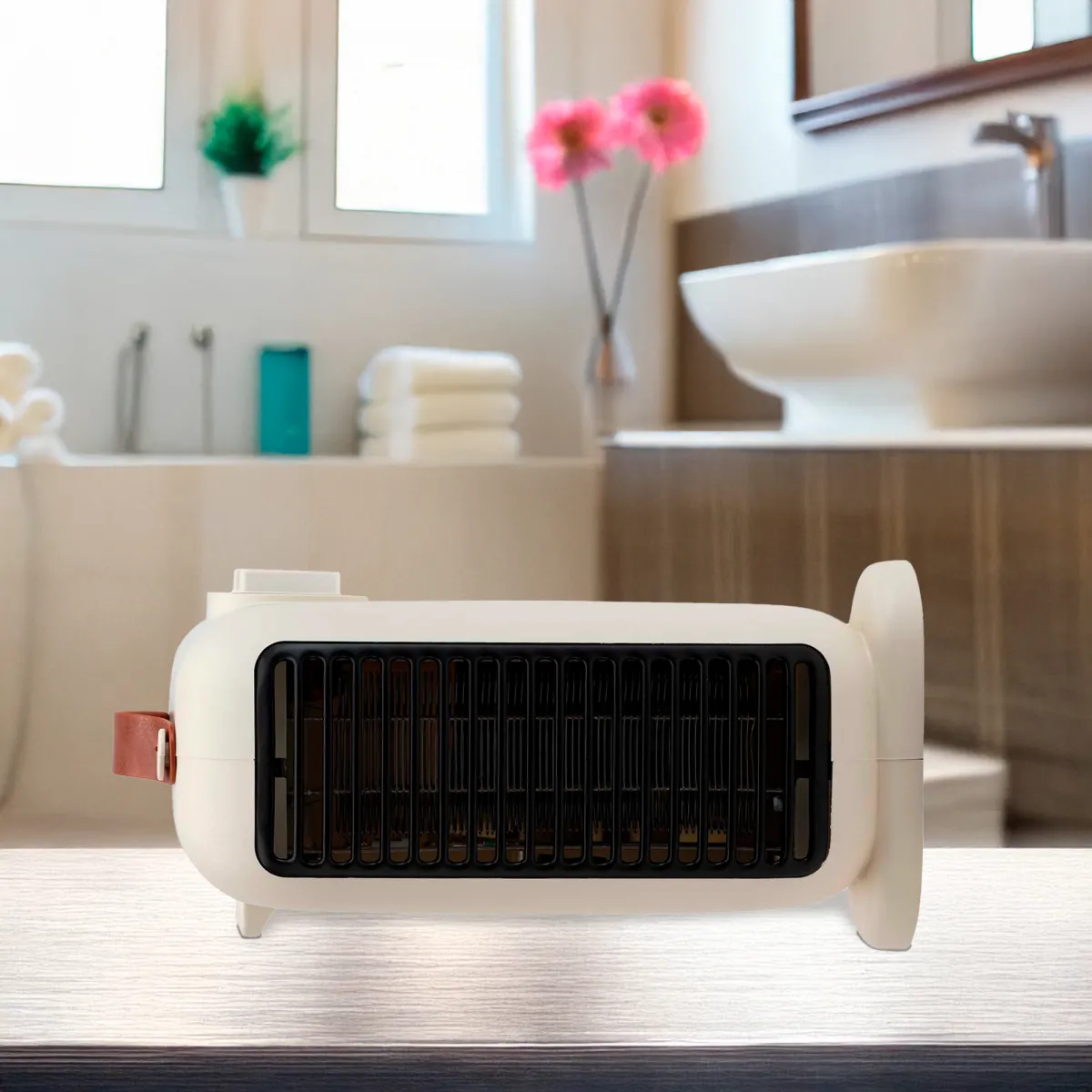 Un calefactor blanco y negro sobre una superficie de madera clara. Un baño con lavabo, toallas y flores en el fondo.