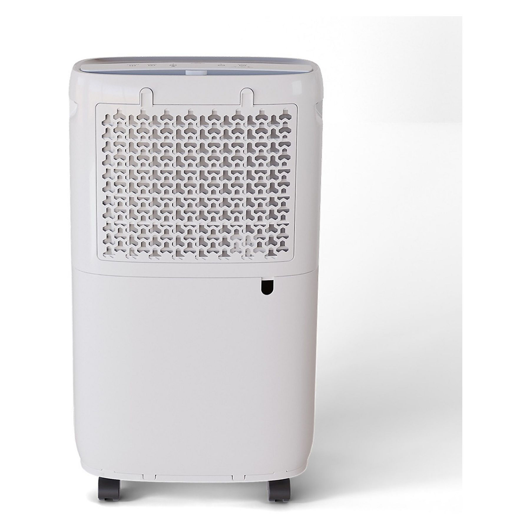 Biały osuszacz powietrza na białym tle. Ma wzorzysty tył i stoi na małych kółkach.