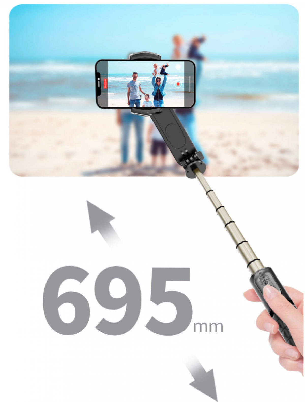 Ein Selfie-Stick, der ein Telefon mit einer Familie am Strand hält. Der Stick erstreckt sich auf 695 mm. Eine Hand hält die Steuerung.