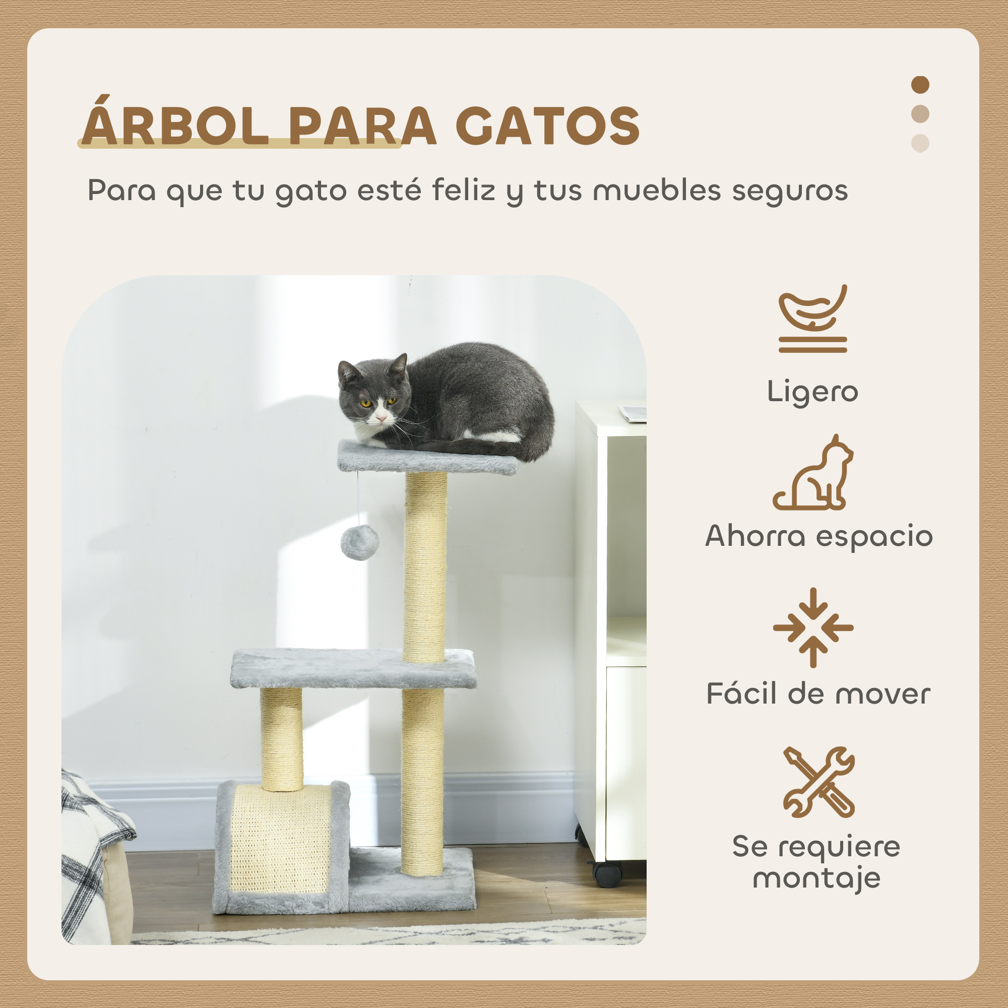 Un árbol para gatos con un gato gris encima. Tiene múltiples niveles, postes para rascar y un juguete colgante. El fondo es blanco.