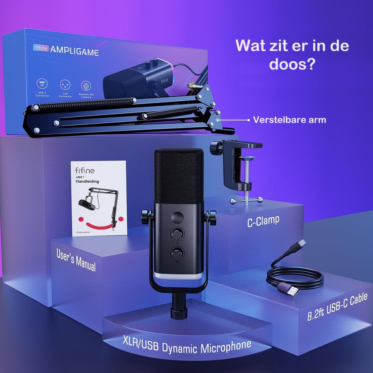 Een microfoonkit met een microfoon, verstelbare arm, C-klem, USB-kabel en handleiding op een blauw platform.