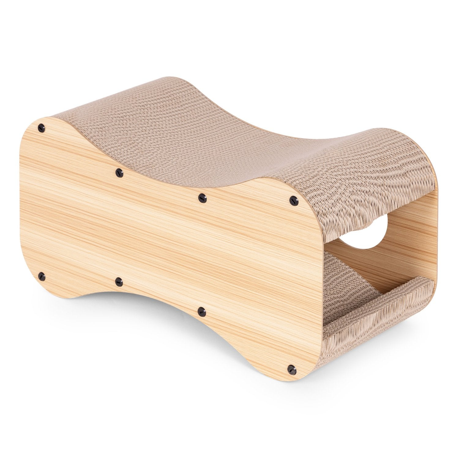Un rascador para gatos con marco de madera y cartón corrugado. Tiene un diseño curvo con un túnel.