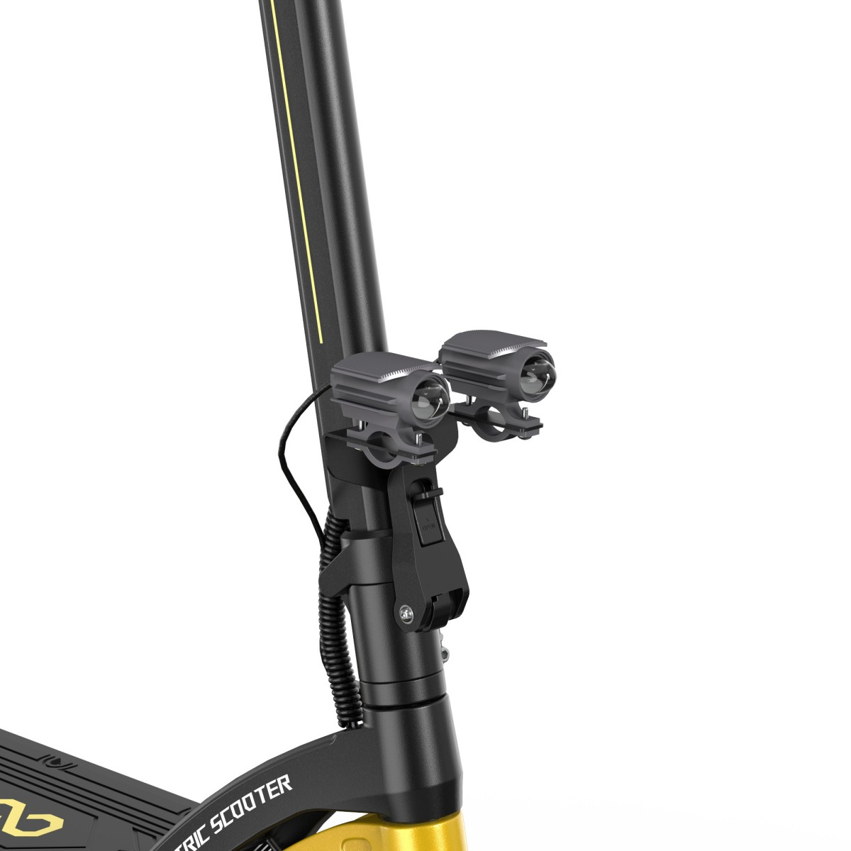 Zbliżenie kierownicy hulajnogi elektrycznej z dwoma reflektorami. Rama jest czarna i złota. Tło jest białe.