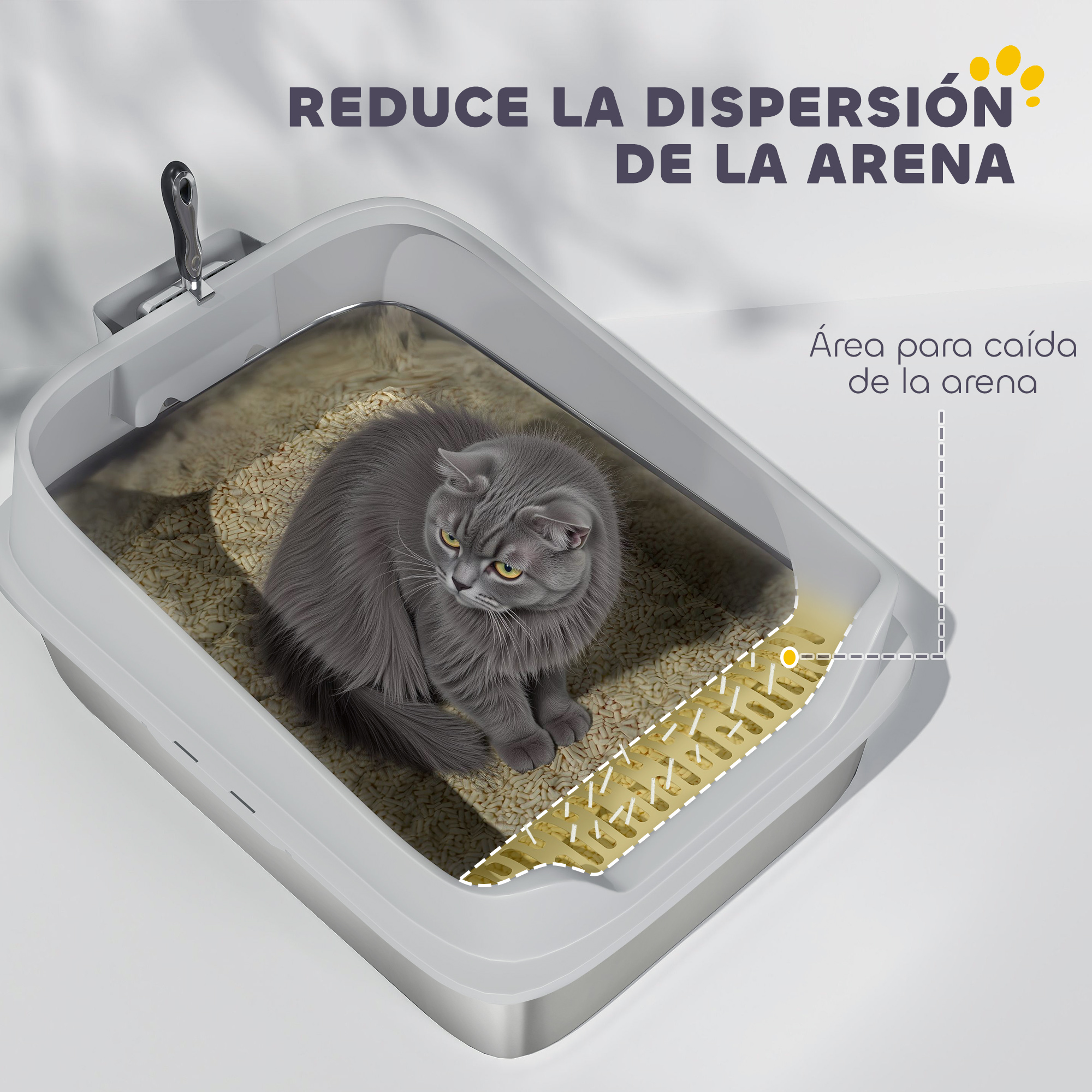 Un gato gris está en una caja de arena blanca. La caja tiene un área amarilla para arena y una pala.