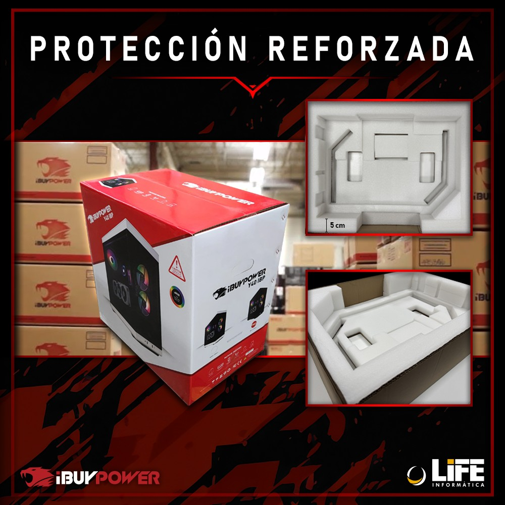 Una caja de ordenador con diseño rojo y blanco y el texto 'PROTECCIÓN REFORZADA'. Dentro hay un ordenador con protección de espuma.