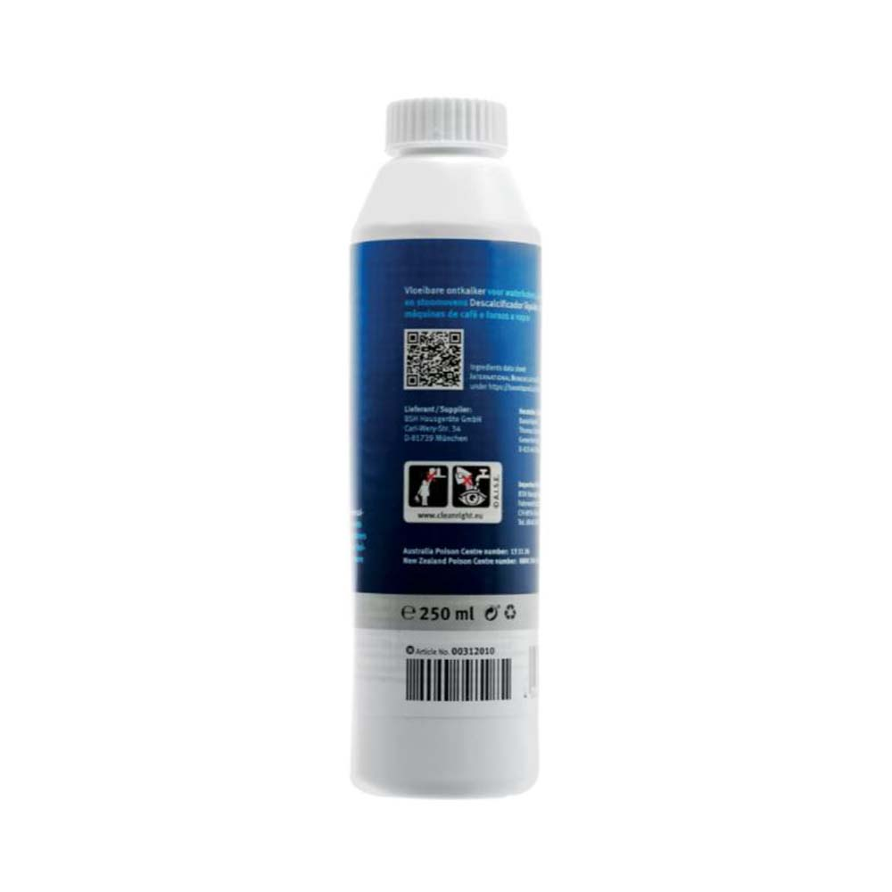 Eine weiße Flasche mit blau-weißen Etiketten. Der Text enthält Produktinformationen, einen QR-Code und einen Barcode unten.