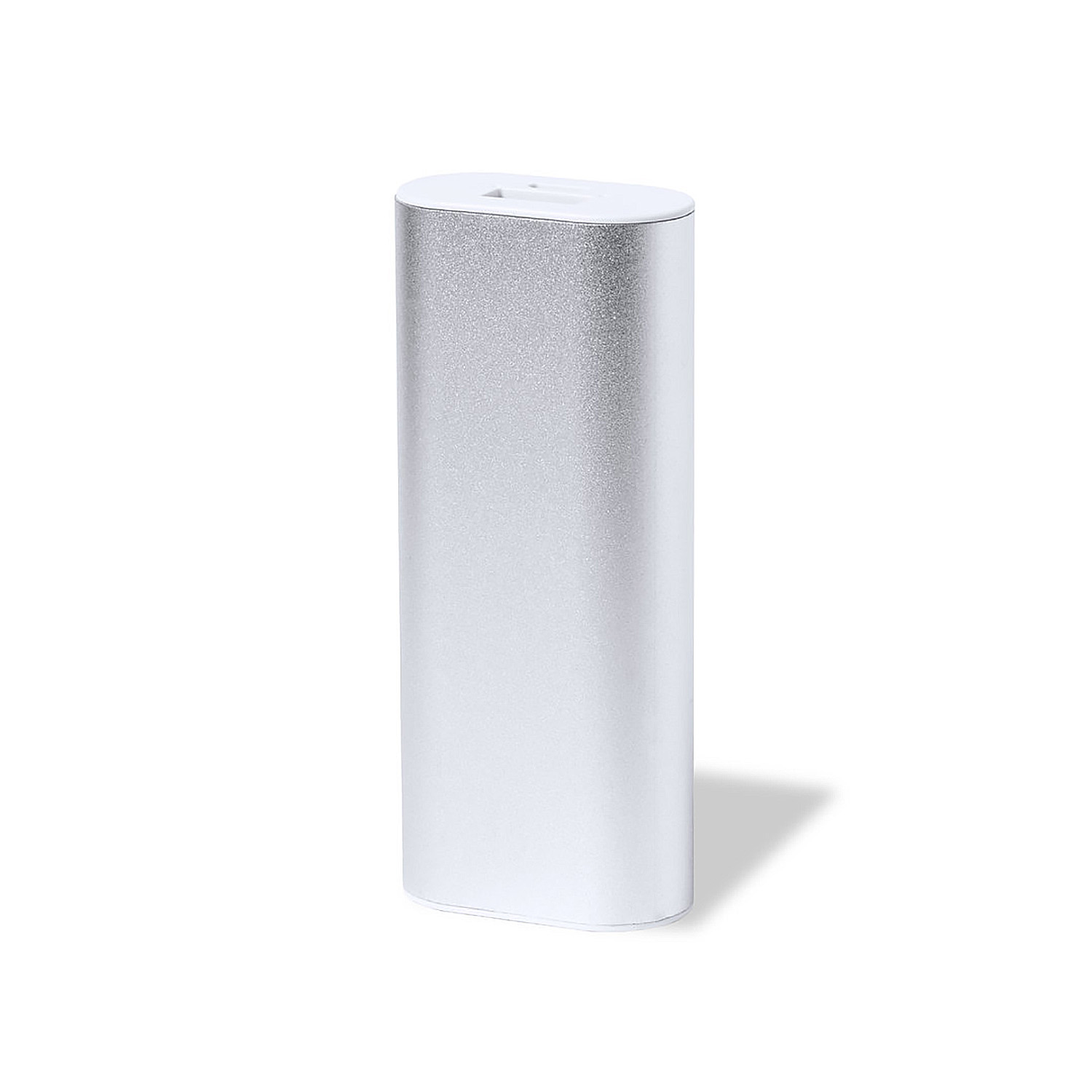 Un power bank cilindrico argentato su una superficie bianca. Ha una parte superiore bianca e proietta un'ombra.