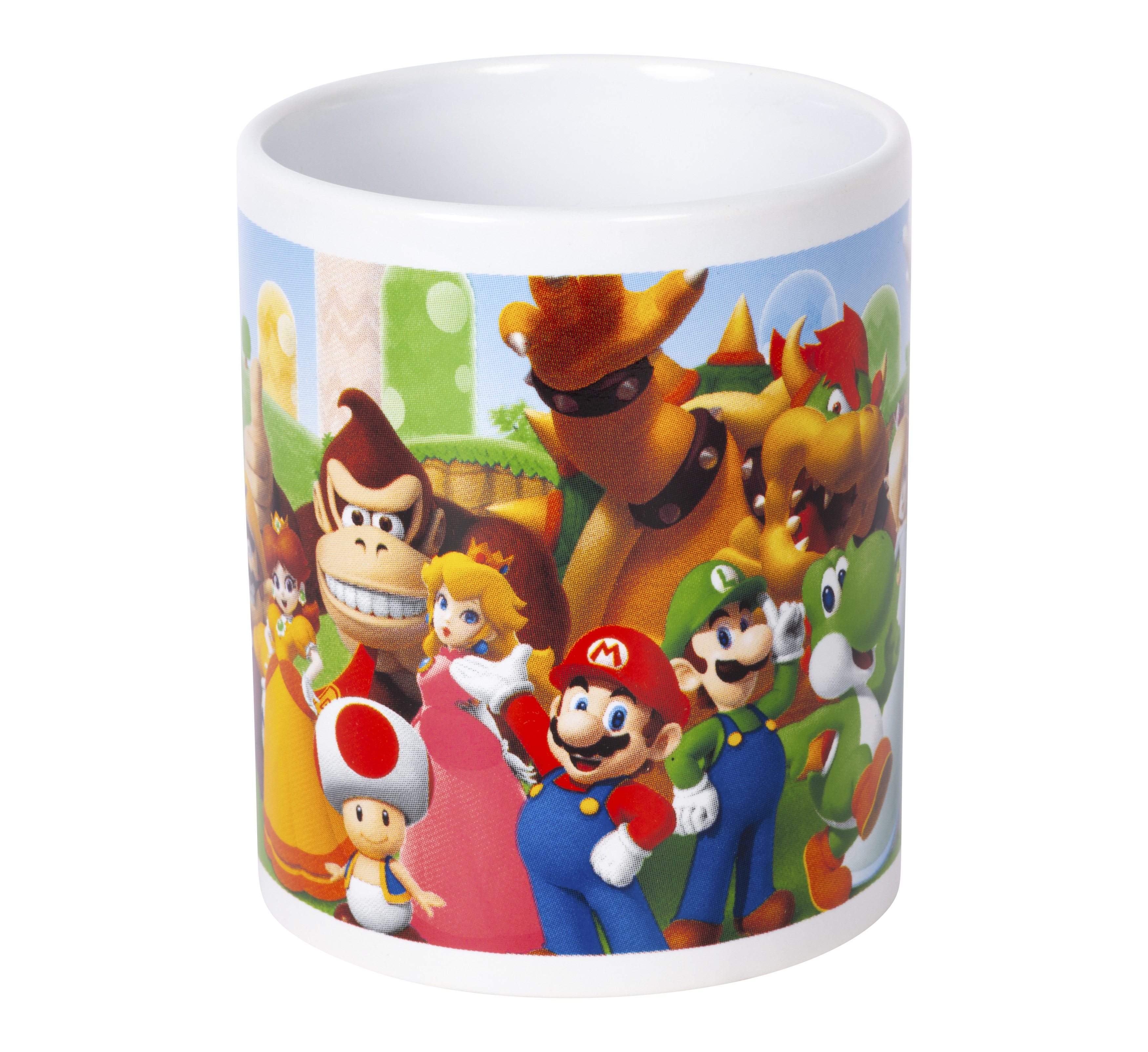 Ein weißer Becher mit einem bunten Aufdruck verschiedener Mario-Charaktere, darunter Mario, Luigi und Bowser.