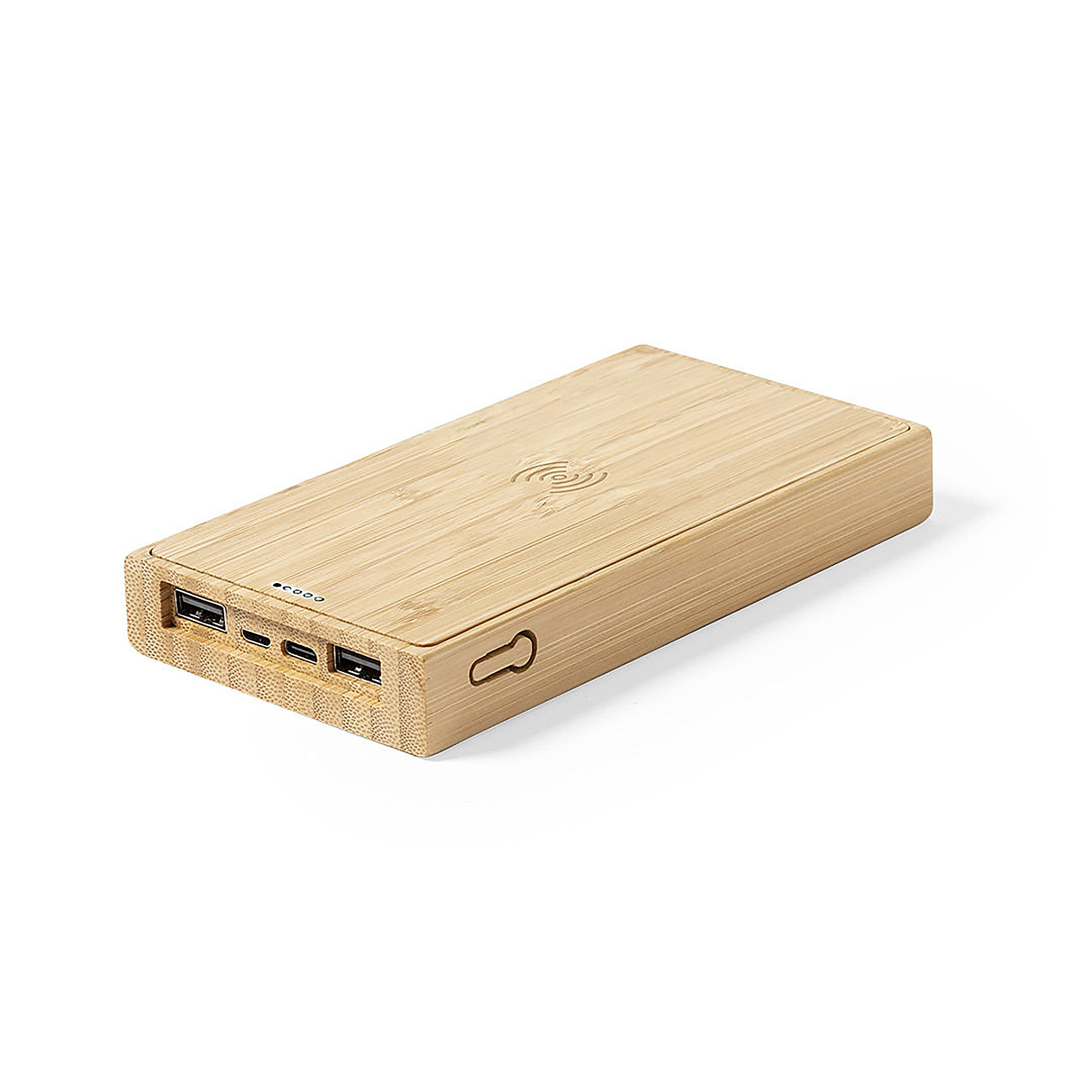 Un power bank rettangolare in bambù. Ha un simbolo di ricarica wireless sulla parte superiore e porte USB laterali. Isolato su sfondo bianco.