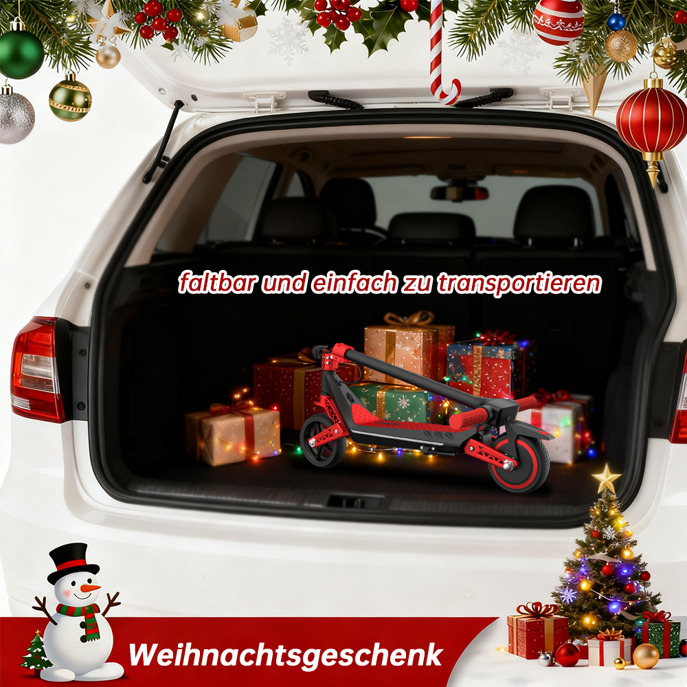 Kofferraum voller Geschenke und ein roter Roller. Ein Weihnachtsbaum und ein Schneemann sind in der Szene.