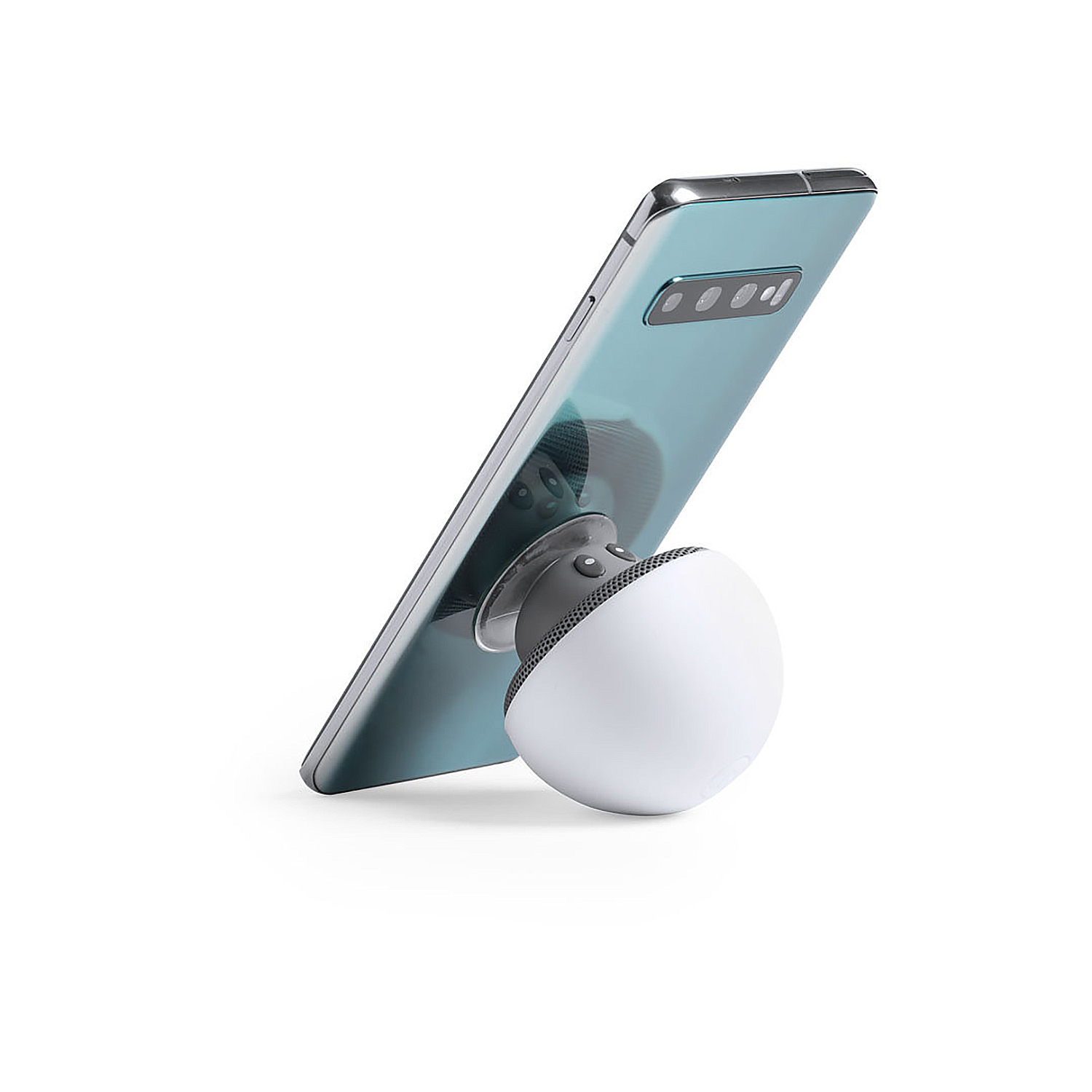 Uno smartphone turchese è sostenuto da un supporto per telefono bianco e grigio su sfondo bianco. Il telefono è leggermente angolato.