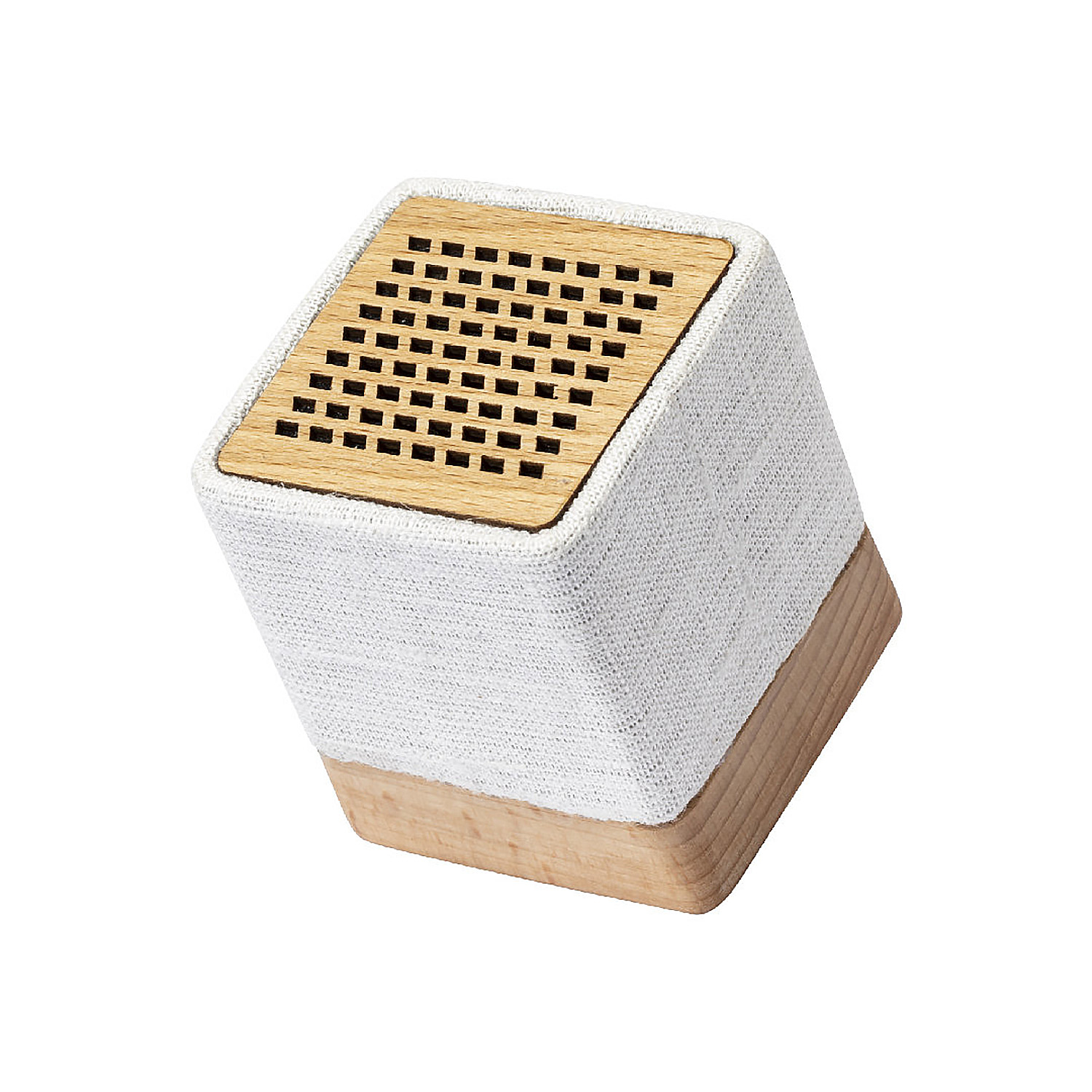 Un oggetto a forma di cubo con parte superiore e base in legno e tessuto bianco strutturato in mezzo. La parte superiore ha piccoli fori quadrati.
