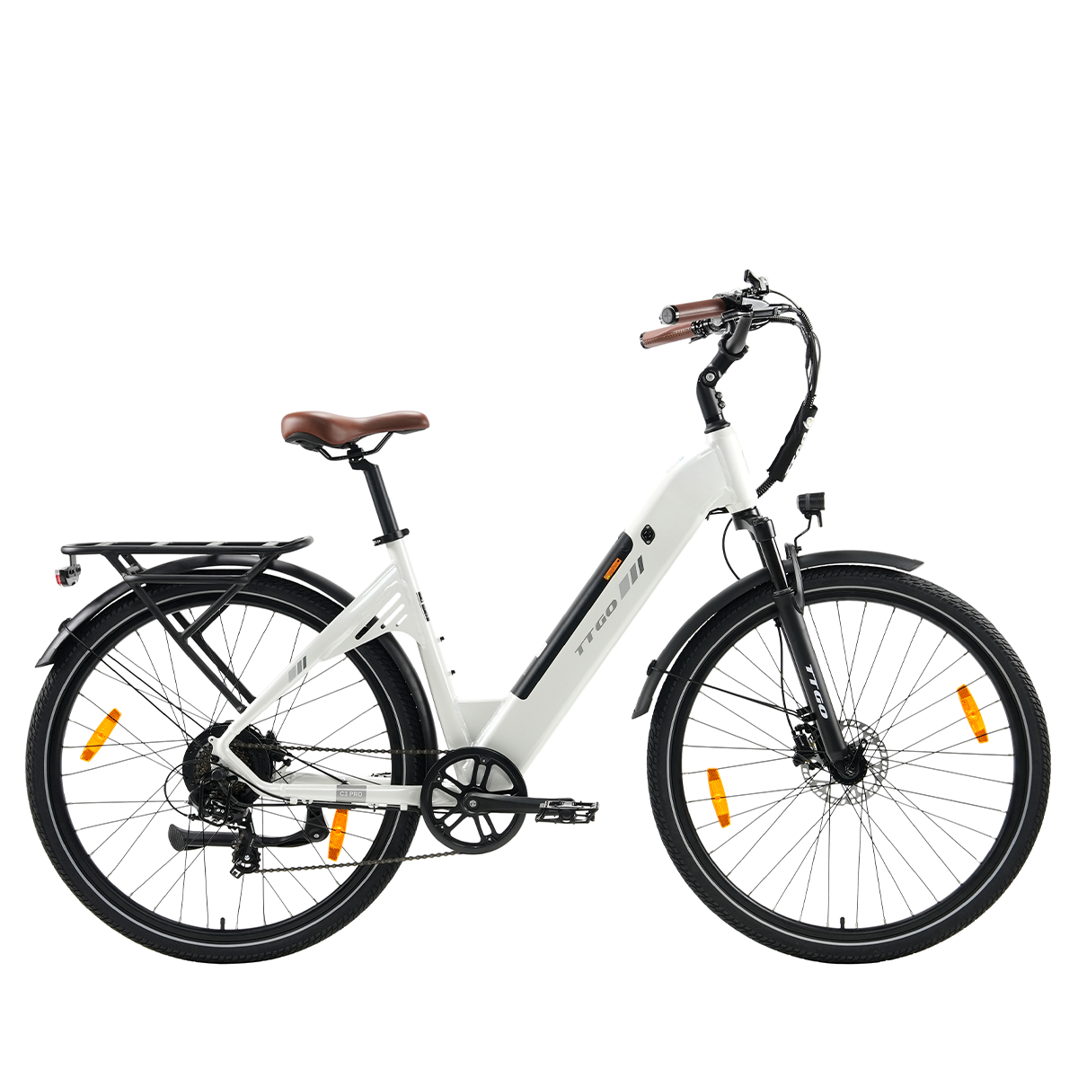 Biały rower elektryczny. Brązowe siodełko i kierownica. Czarne opony i błotniki. Pomarańczowe odblaski.
