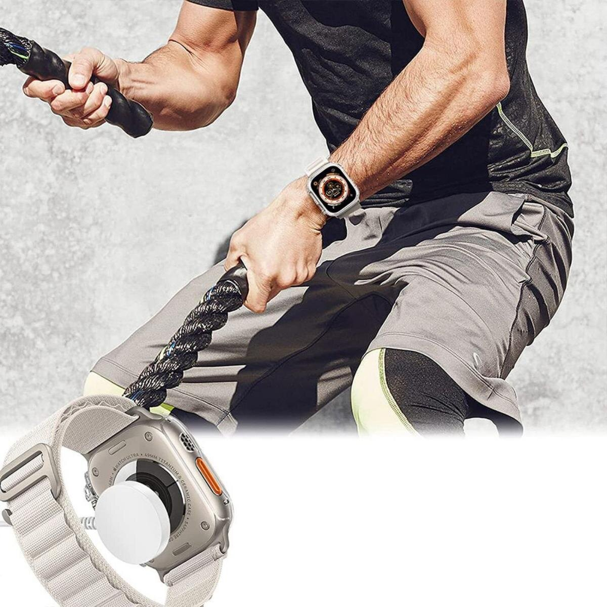 Un homme en tenue d'entraînement tire sur une corde. Une montre connectée est à son poignet. Une deuxième montre et un chargeur sont visibles.