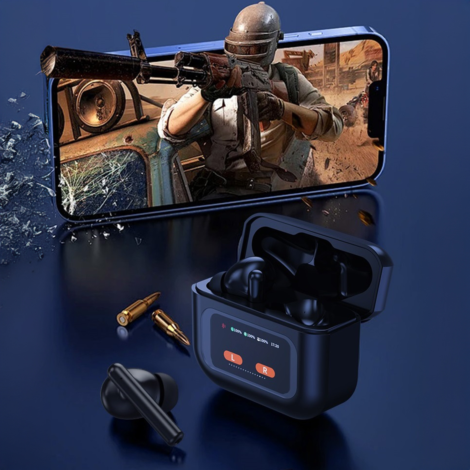 Smartphone con scena di gioco, auricolari, proiettili e custodia di ricarica su una superficie blu. Il telefono mostra un soldato con un'arma.